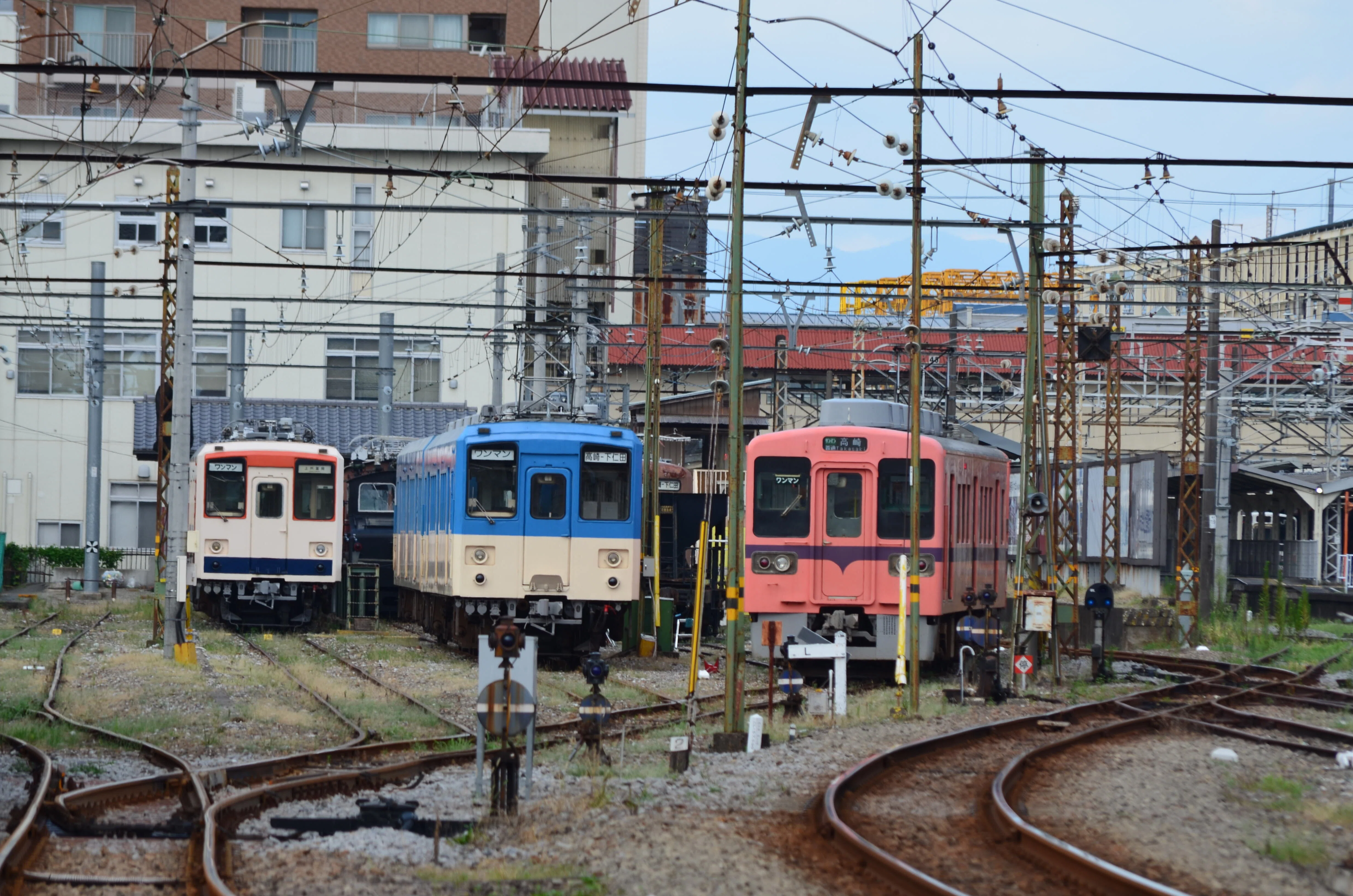 上信電鉄高崎駅の保存車両と部品取り車たち｜vivace115の写真館(2027年