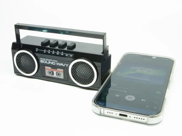 ダイソーで1100円の「ラジカセ風Bluetoothスピーカー」が思ったよりも
