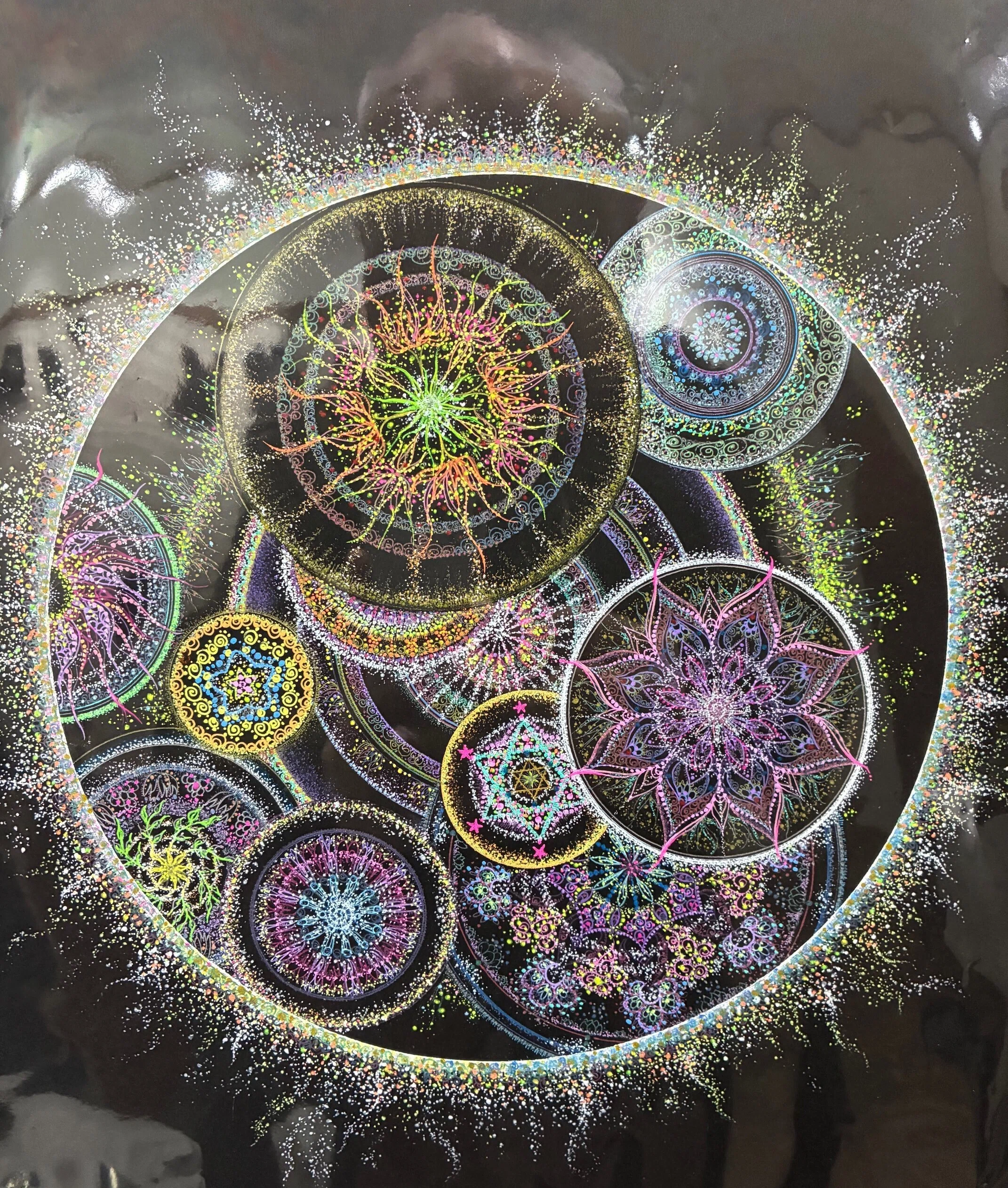 ゆっきぃ曼荼羅アート展」 大阪芦原橋で開催中 点や線で描いた宇宙の