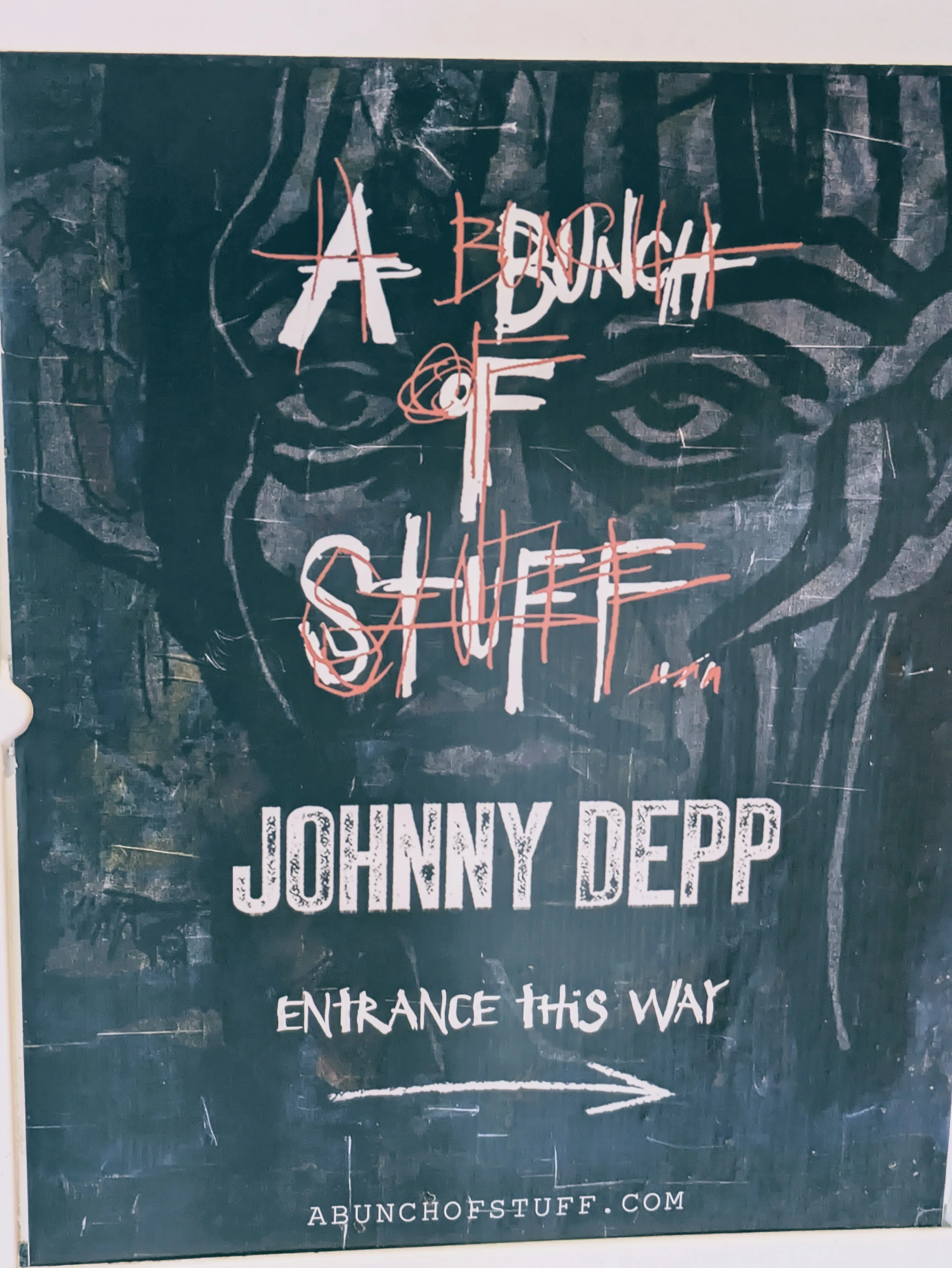 A Bunch of Stuff」 by Johnny Depp／ジョニー・デップ アート展｜Q