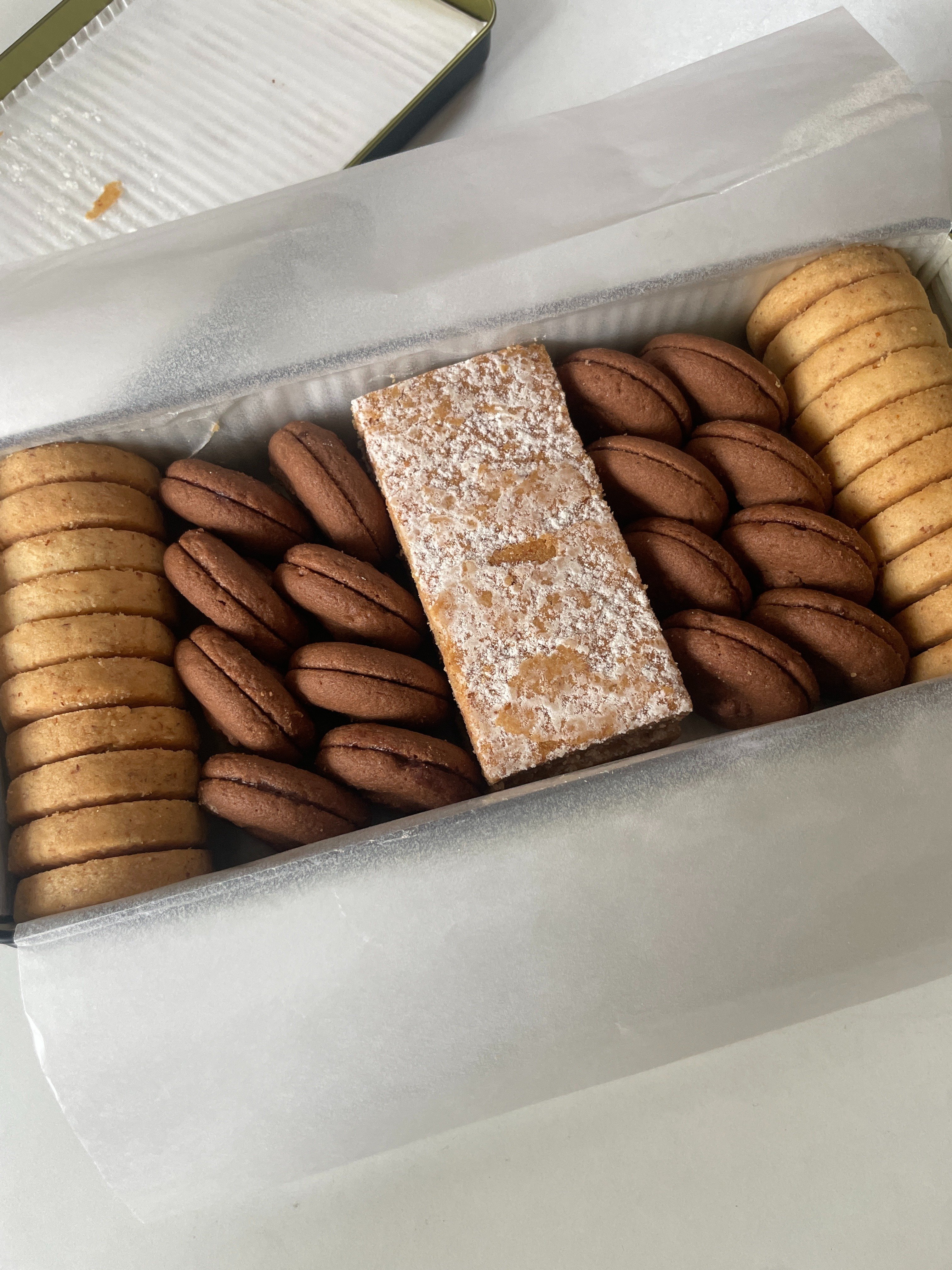 ツッカベッカライカヤヌマのテーベッカライA缶（美味しいクッキー缶の