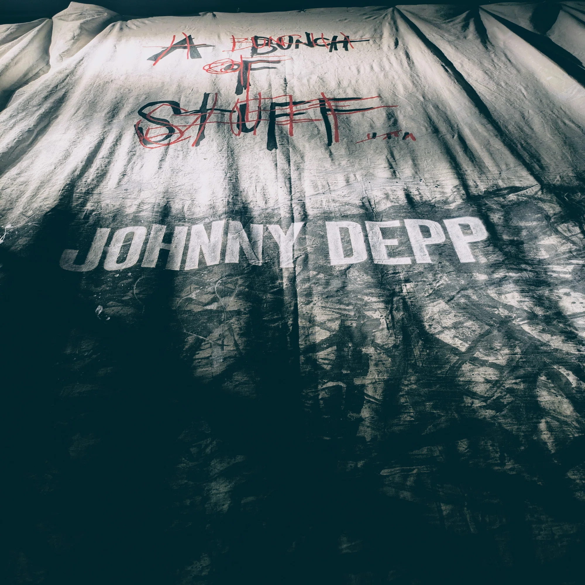 A Bunch of Stuff」 by Johnny Depp／ジョニー・デップ アート展｜Q