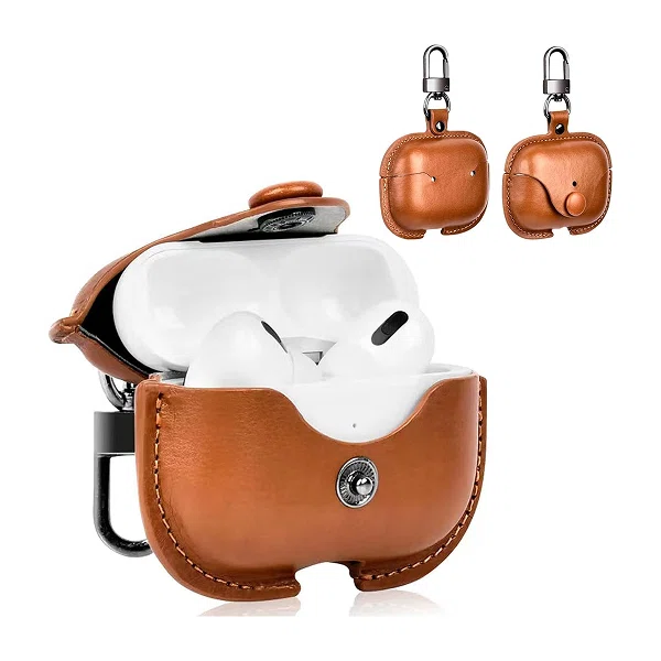 AirPods Pro 3レザーケース活用術。バッグチャームで大人のこなれ感