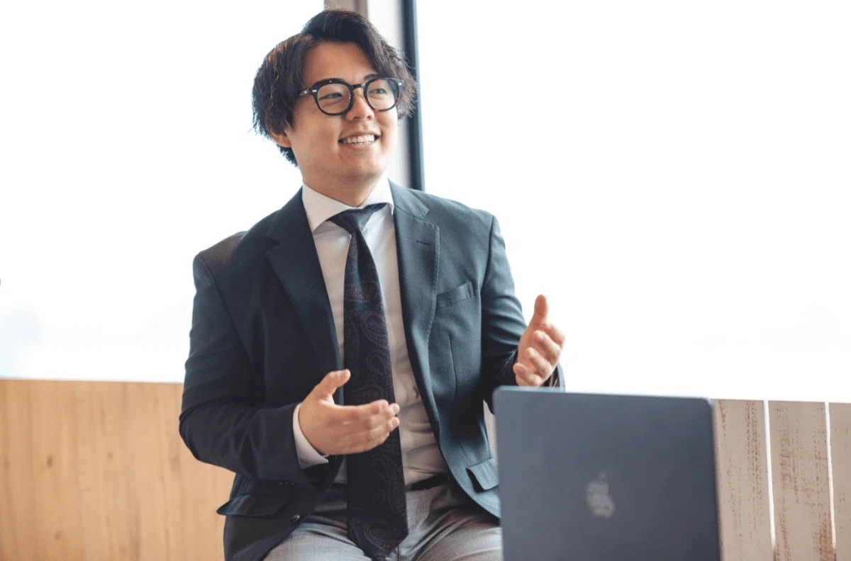 社員インタビュー】スタートアップの“カオス”を糧に、29歳でトップ