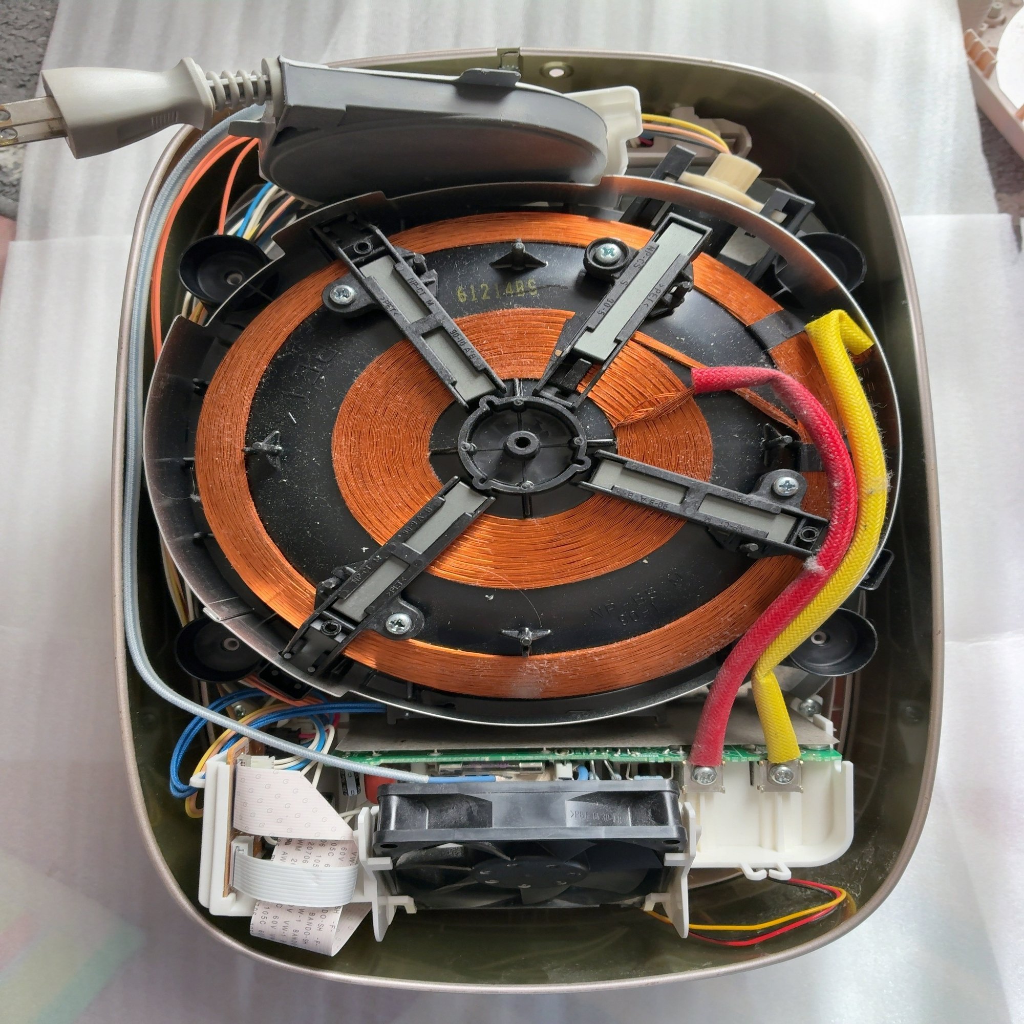 象印炊飯器の電池交換って結構大変です。｜あべログ