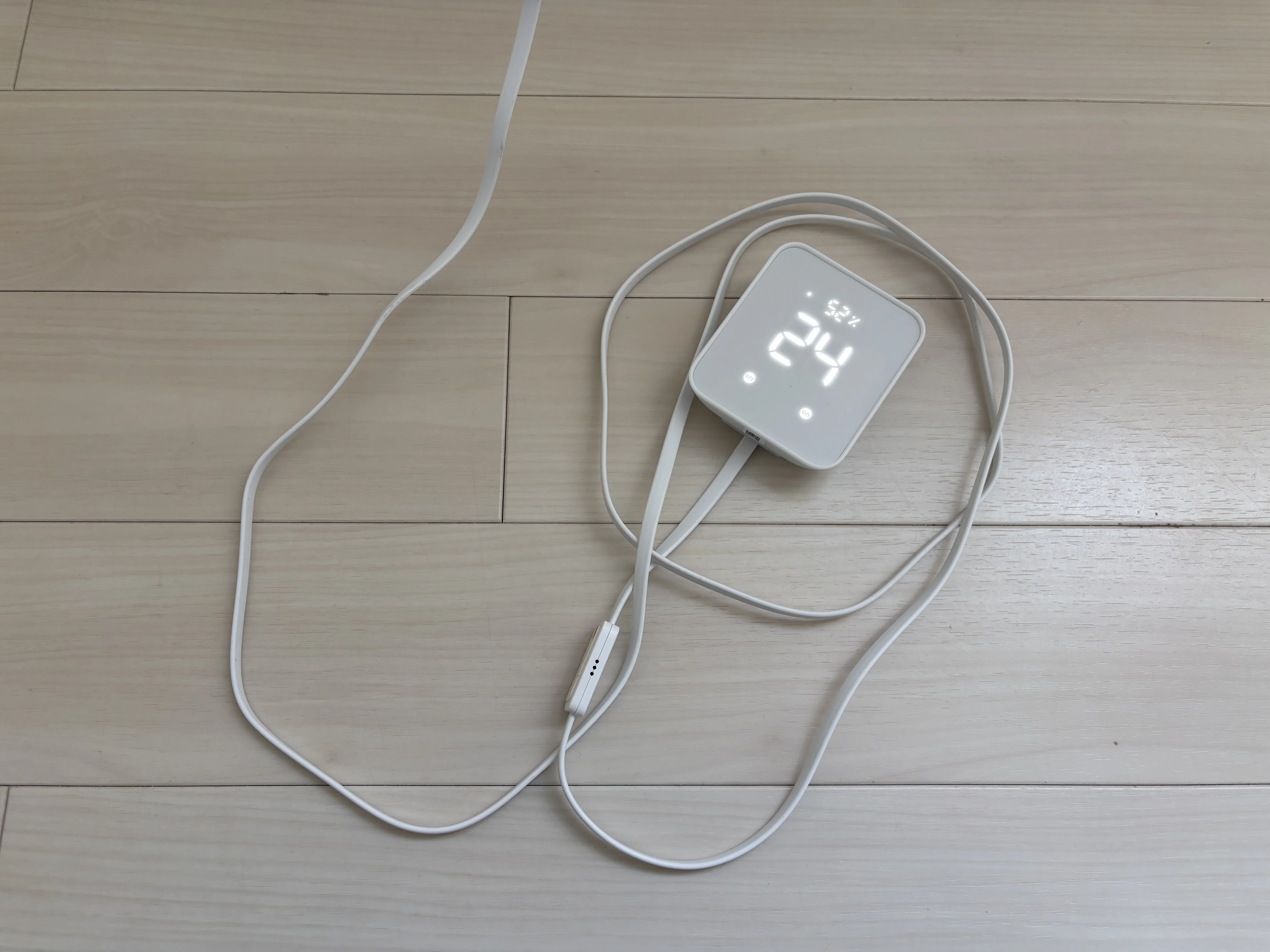 スイッチボットハブ2 SwitchBot Hub 2 本体　電源コード SwitchBotハブ2/3の「置き場所」問題、壁コンセントマウントで全部解決