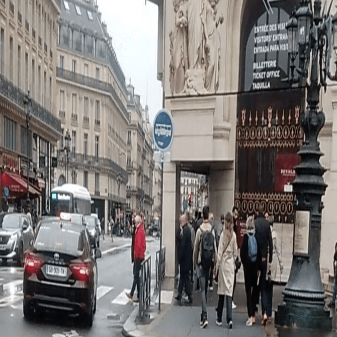 パリの大通りの街並みがいまいち好きになれない訳。しかし大通りから