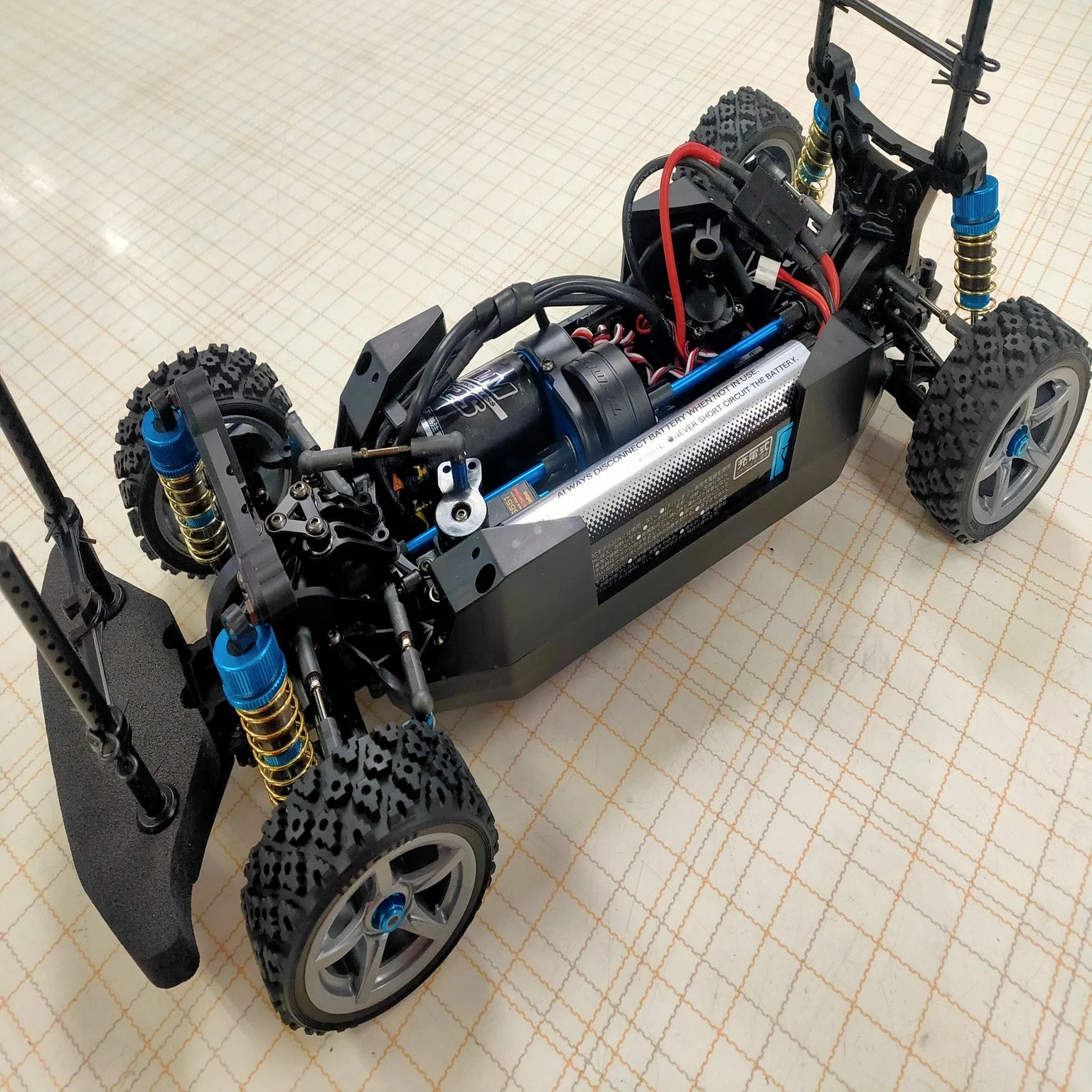 タミヤTT02を使って走行していたが、タミヤXV02を購入して色々と
