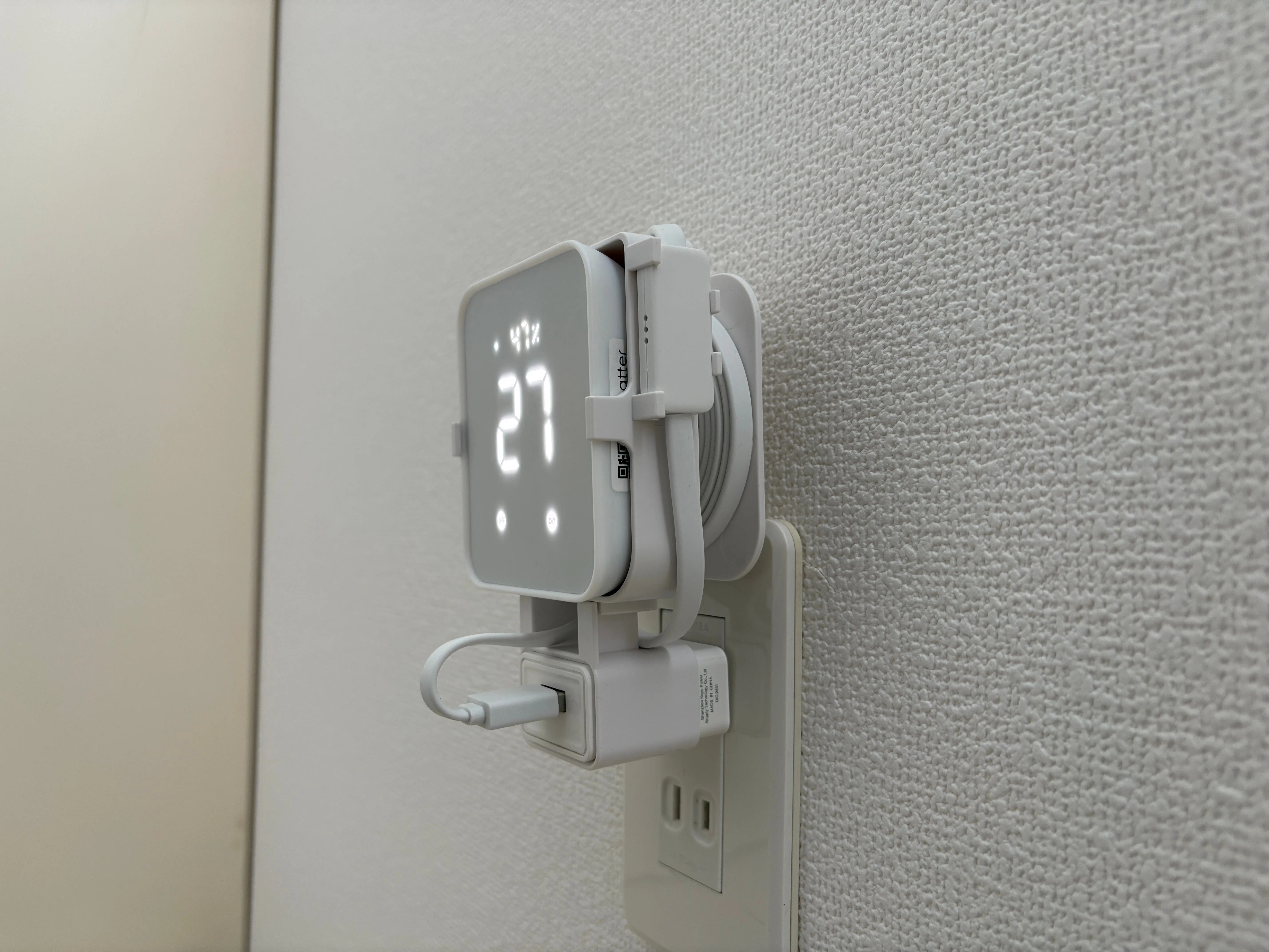 SwitchBotハブ2/3の「置き場所」問題、壁コンセントマウントで全部解決
