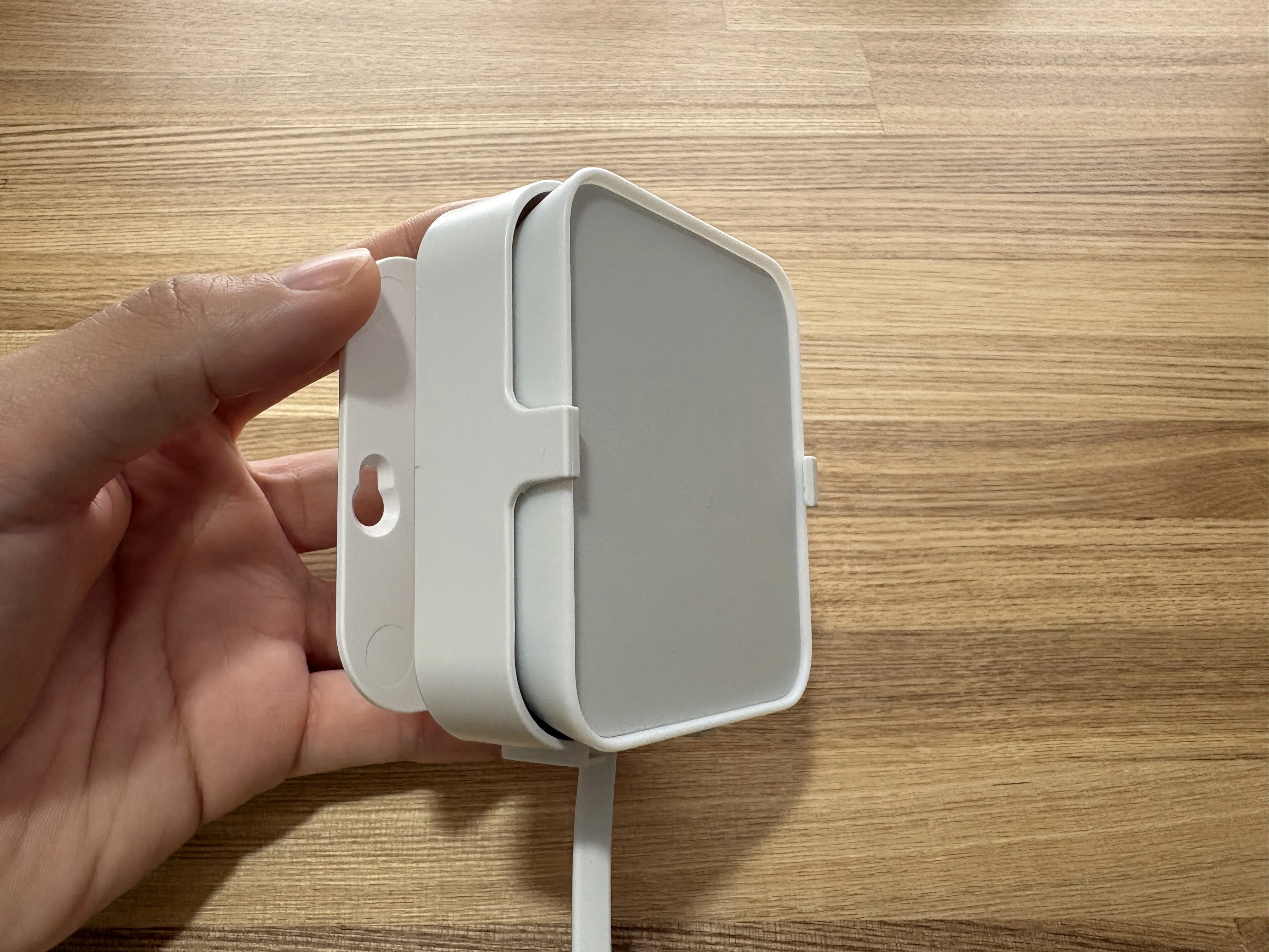 SwitchBotハブ2/3の「置き場所」問題、壁コンセントマウントで全部解決