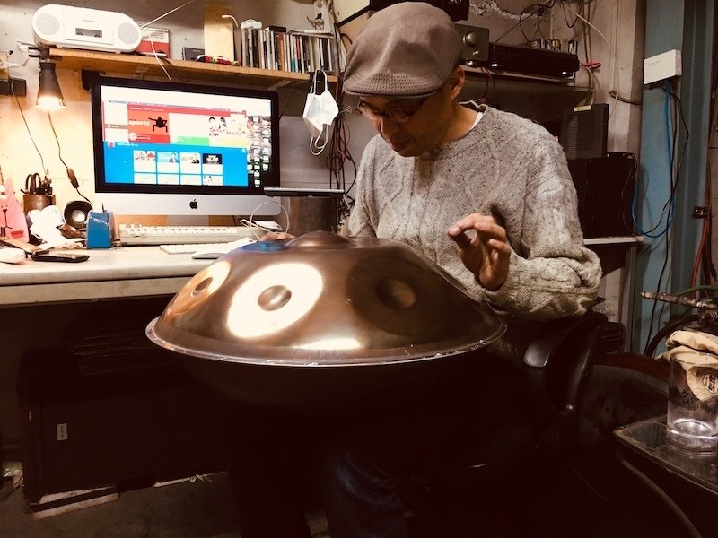 潜入ハンドパン工房！】国産ハンドパン「SONOBE」誕生秘話の巻｜YOGI