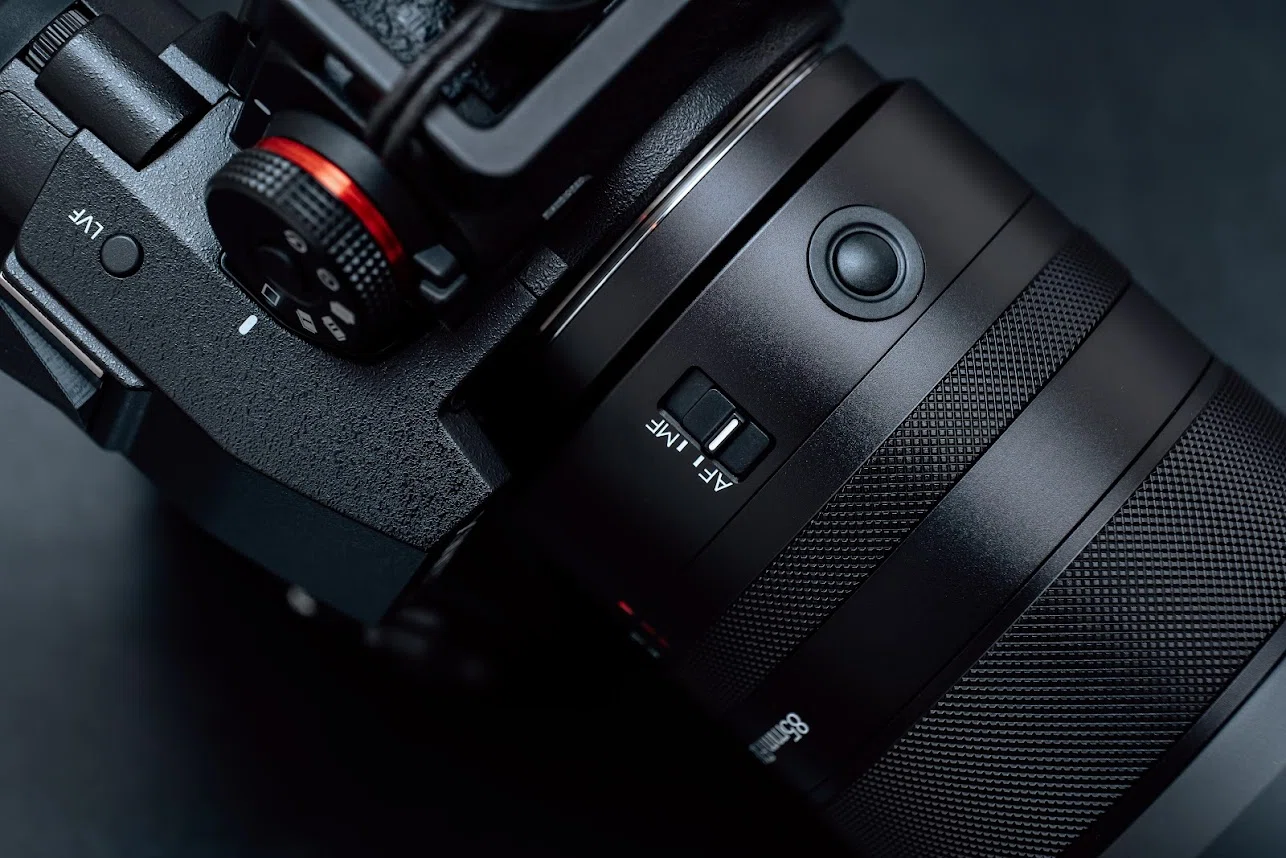 5万円台の衝撃】金属鏡筒のAstrHori 85mm F1.8 II × LUMIX DC-S1Ⅱ