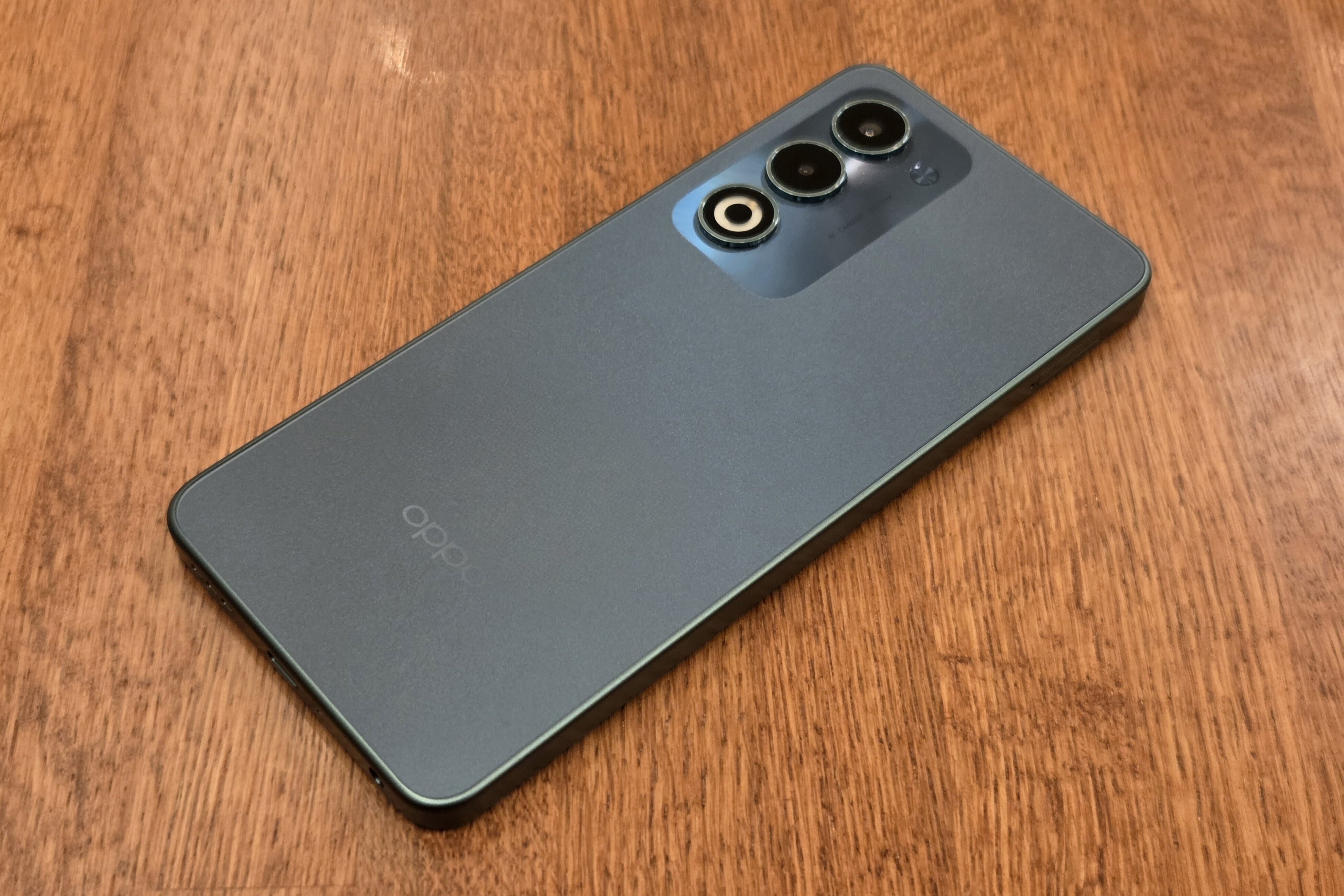 OPPO A5 5G レビュー】高級感アップ、スペックはほぼ据え置き。-色々と