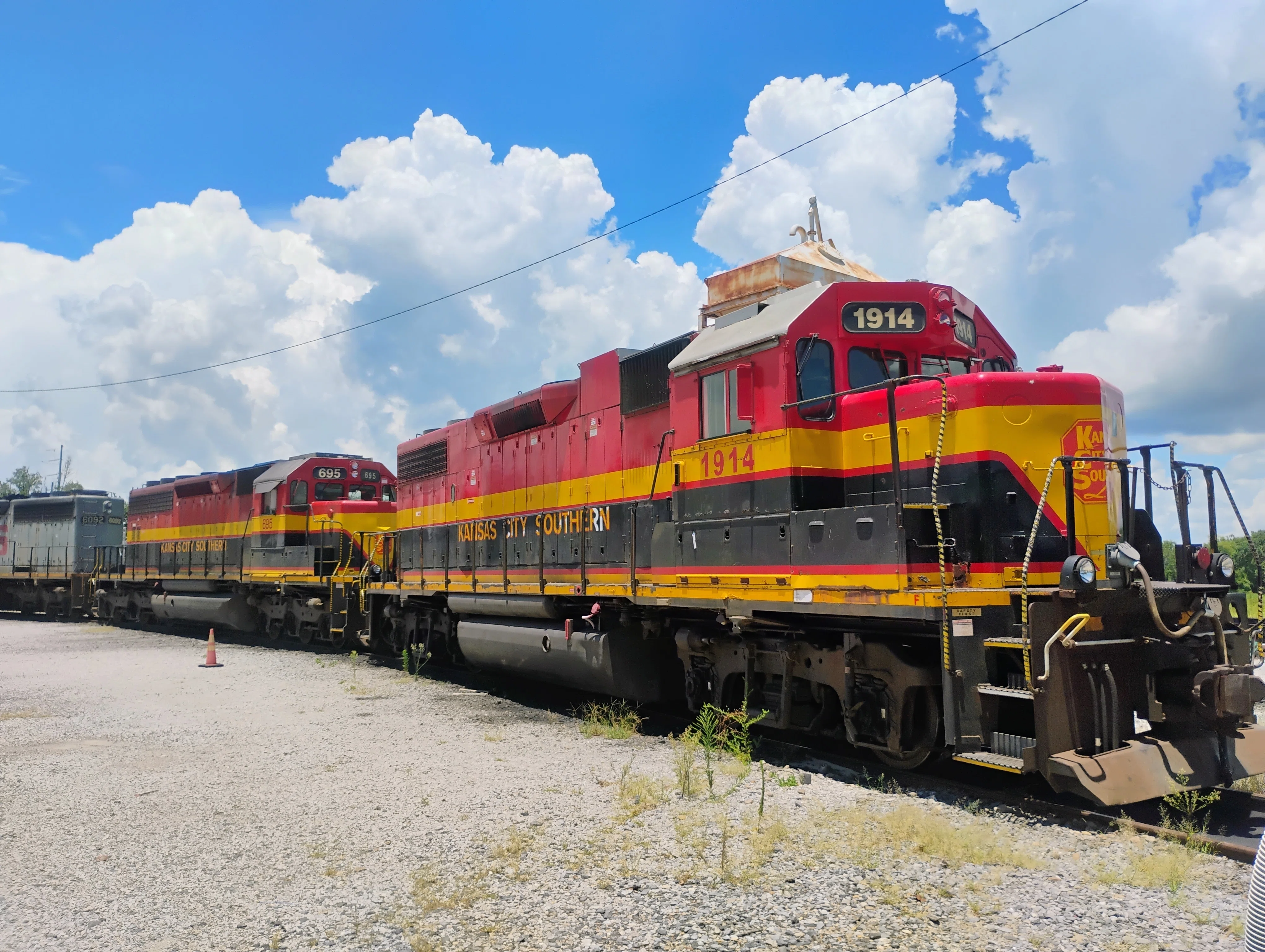 特価貨物 ミシシッピ南側に入って、Gulfport 港と貨物列車を見てみるだ