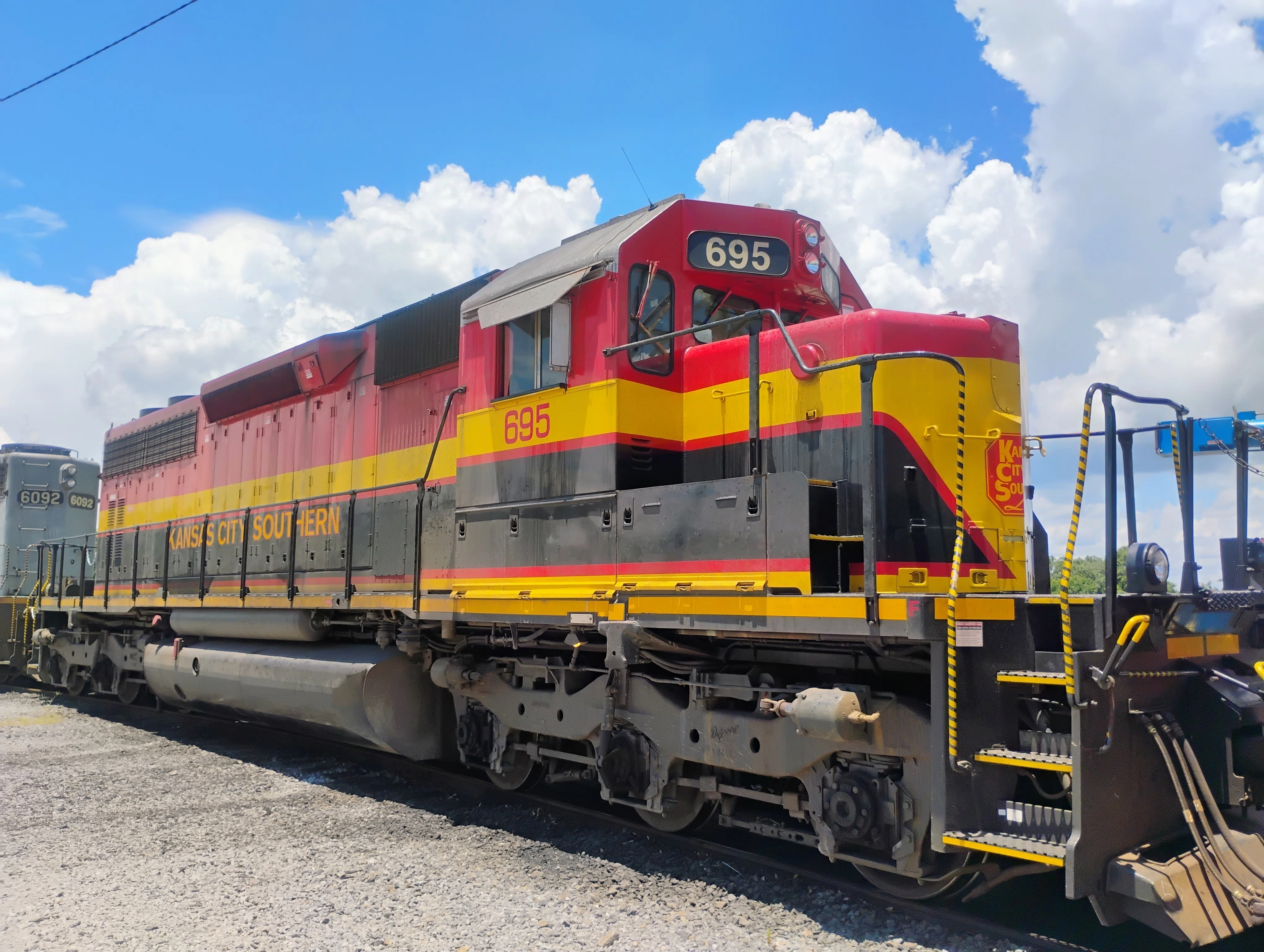 特価貨物 ミシシッピ南側に入って、Gulfport 港と貨物列車を見てみるだ