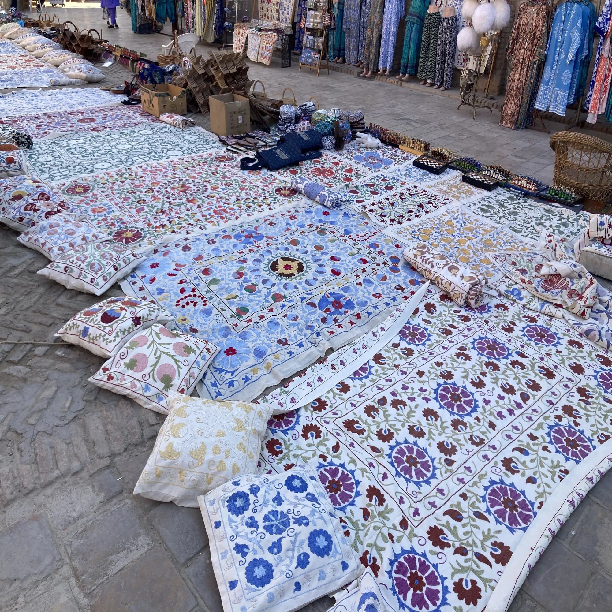 ウズベキスタン刺繍布スザニ｜値段・デザイン・インテリア活用法を旅行 