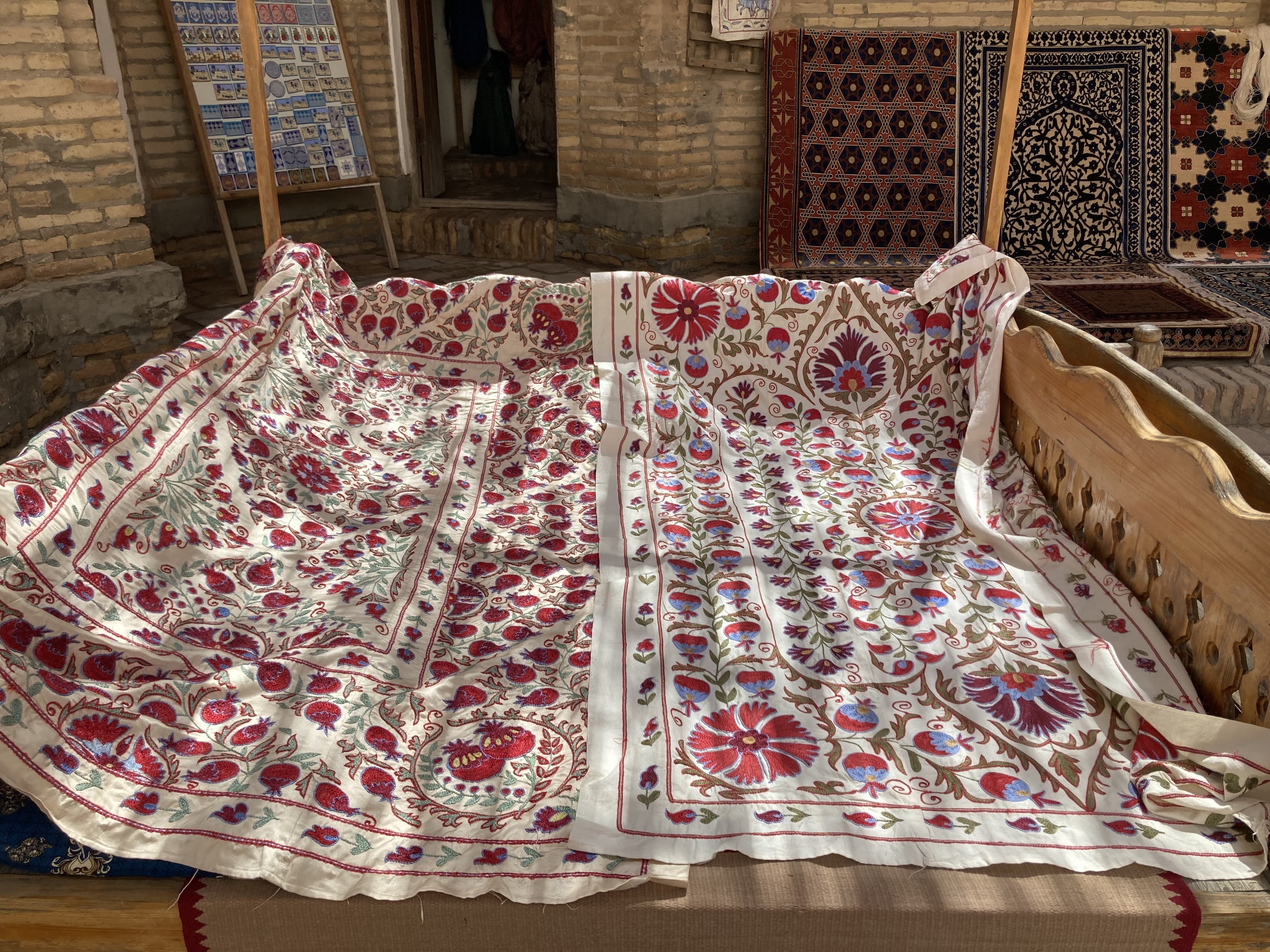 ウズベキスタン刺繍布スザニ｜値段・デザイン・インテリア活用法を旅行