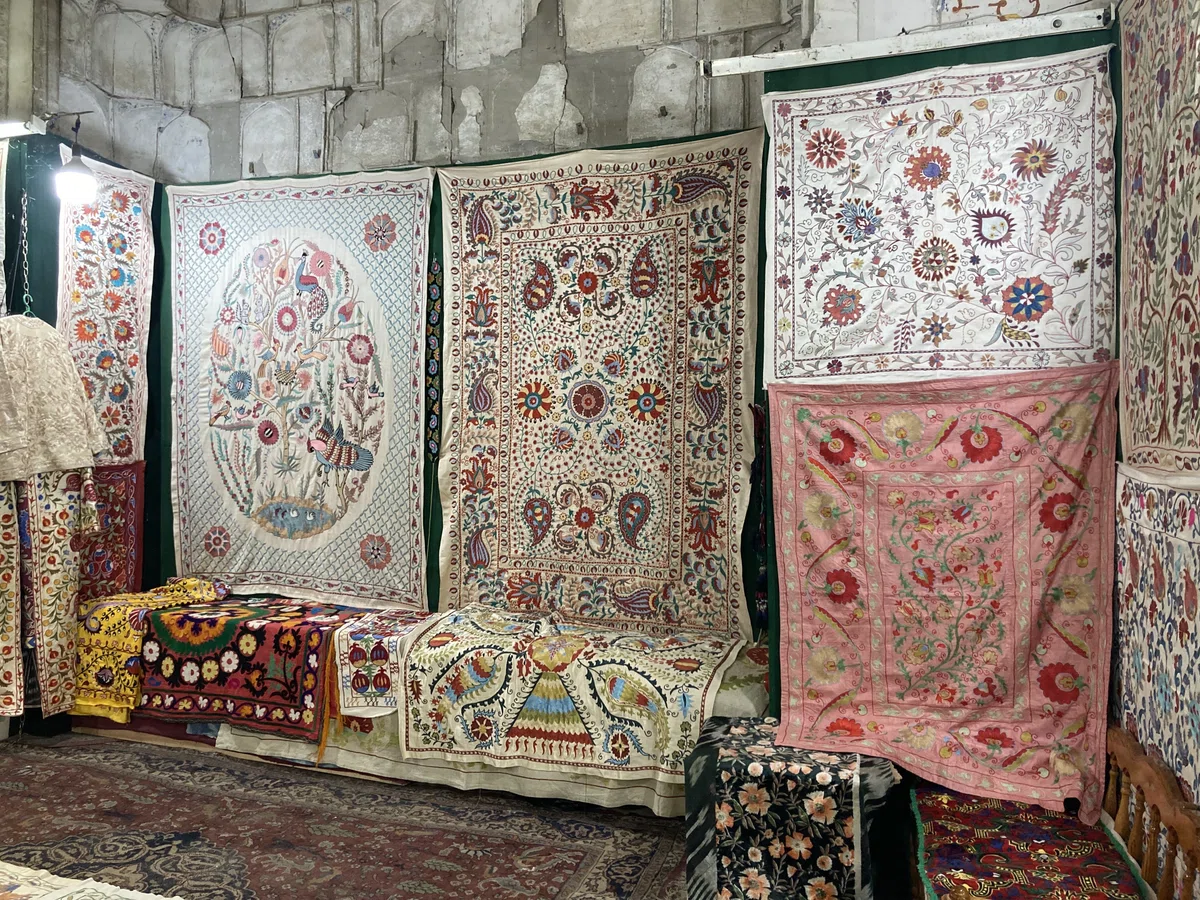 ウズベキスタン刺繍布スザニ｜値段・デザイン・インテリア活用法を旅行 