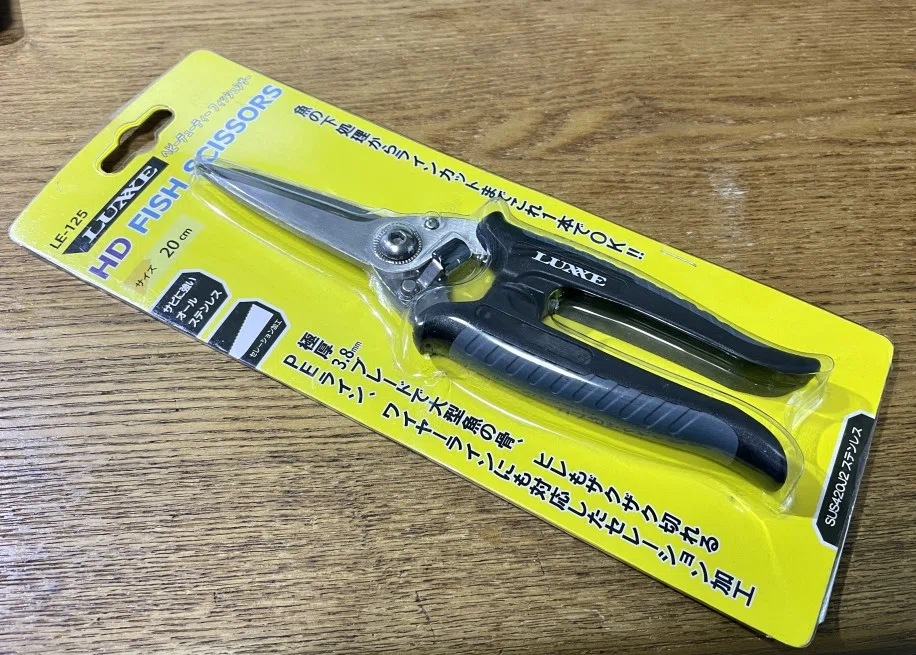買ってよかった 】50cmのマダイの背骨も断ち切るフィッシュシザー