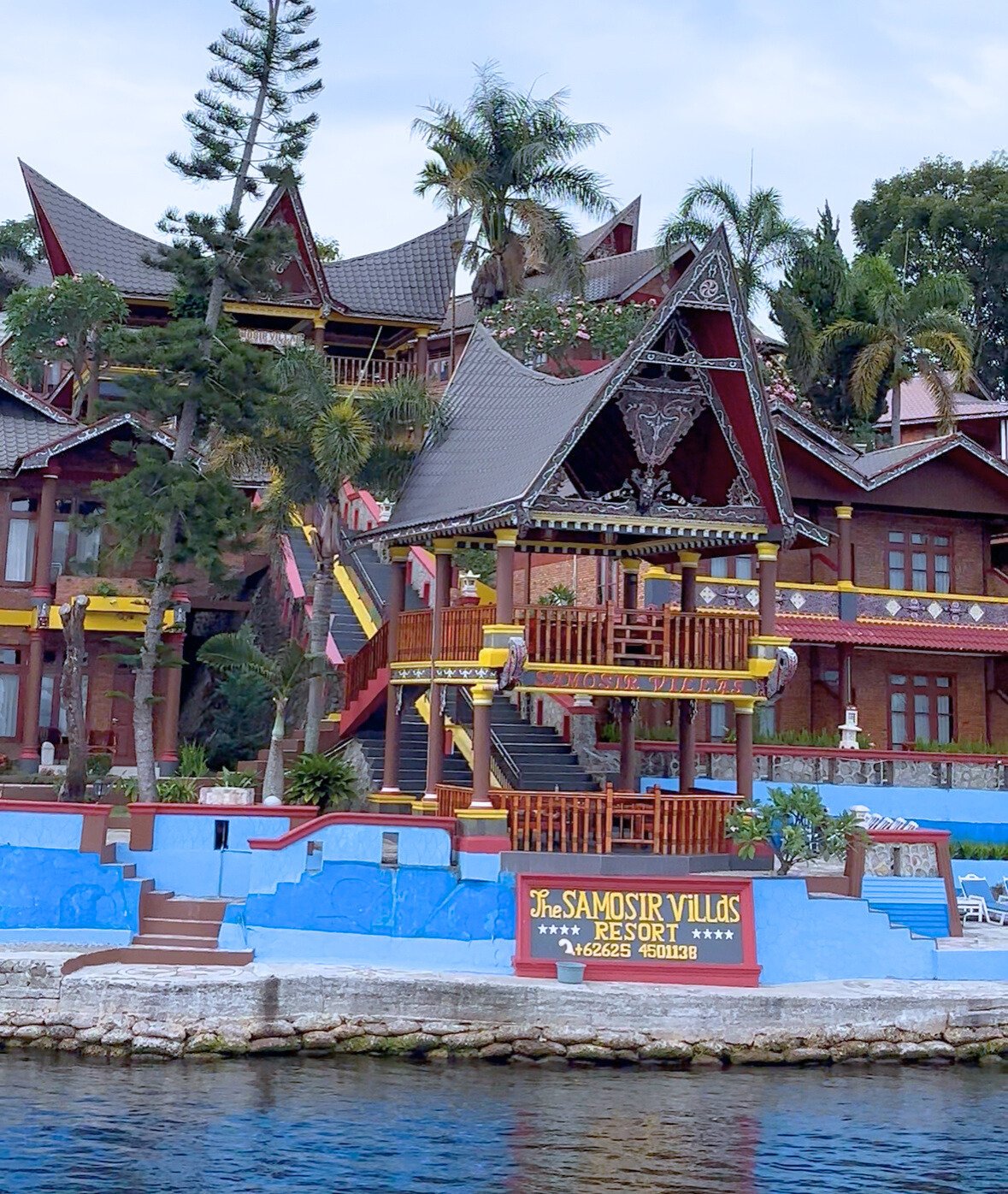 ERNEST　DEZENTJE（エルネスト　デゼンチェ）、トバ湖（スマトラ） スマトラ旅#1】Medanからバタック族のいるToba湖へ-前半-｜ことみん