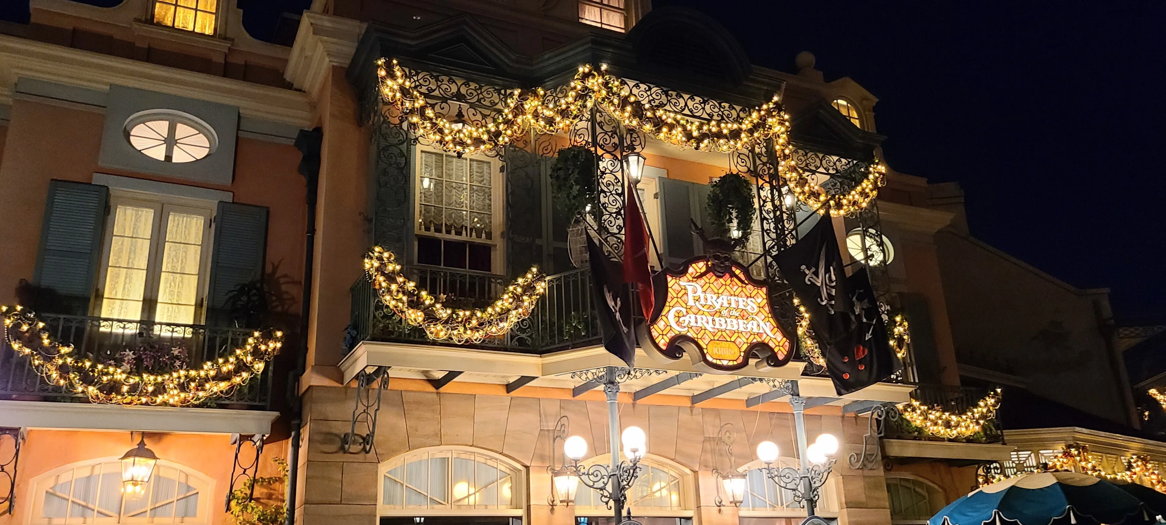 ④『東京ディズニーランド』夢と魔法の王国でディズニークリスマス
