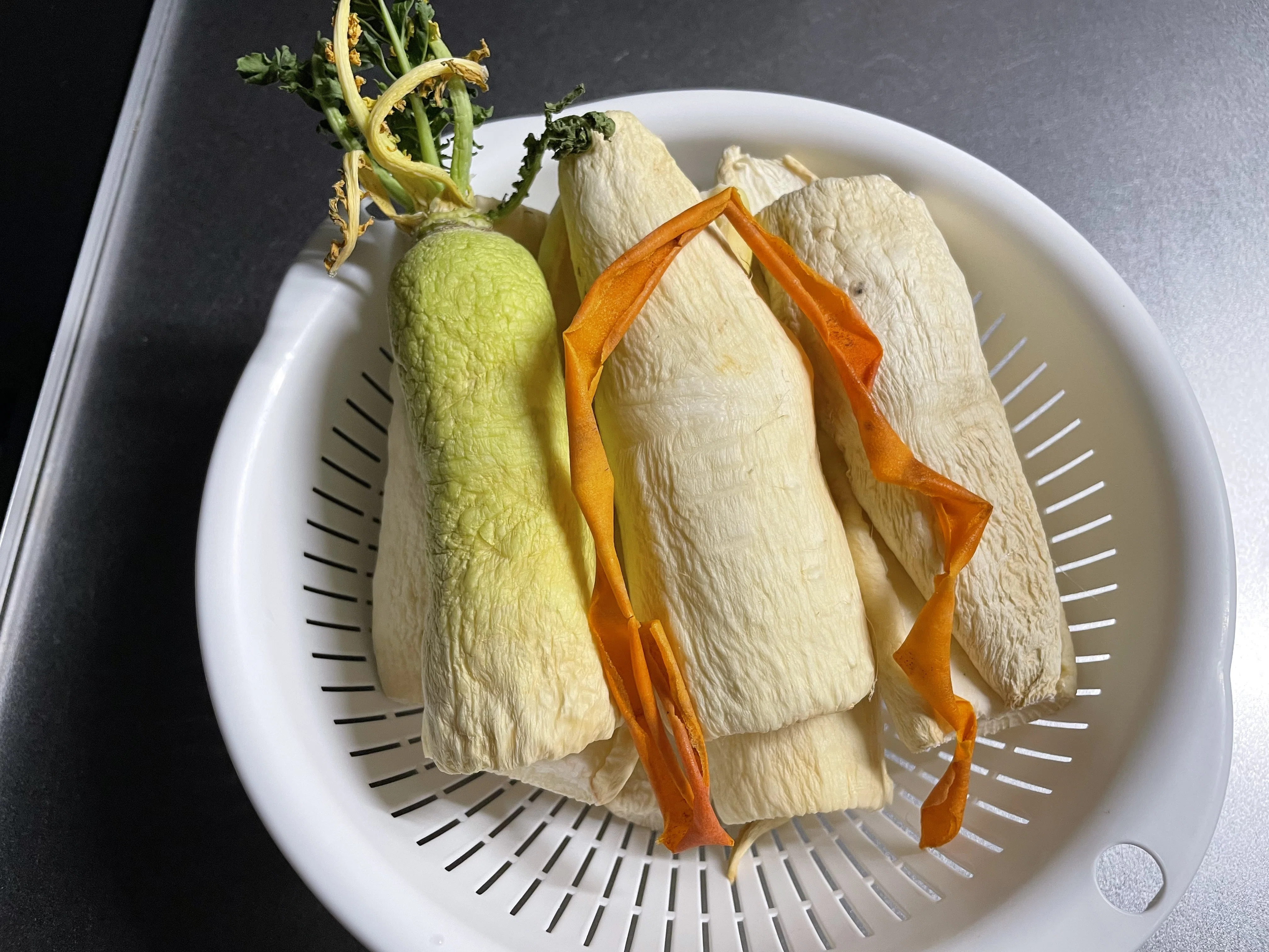 大根干すとこから沢庵作りをやってみる｜おかんのごはん_いとうまさえ