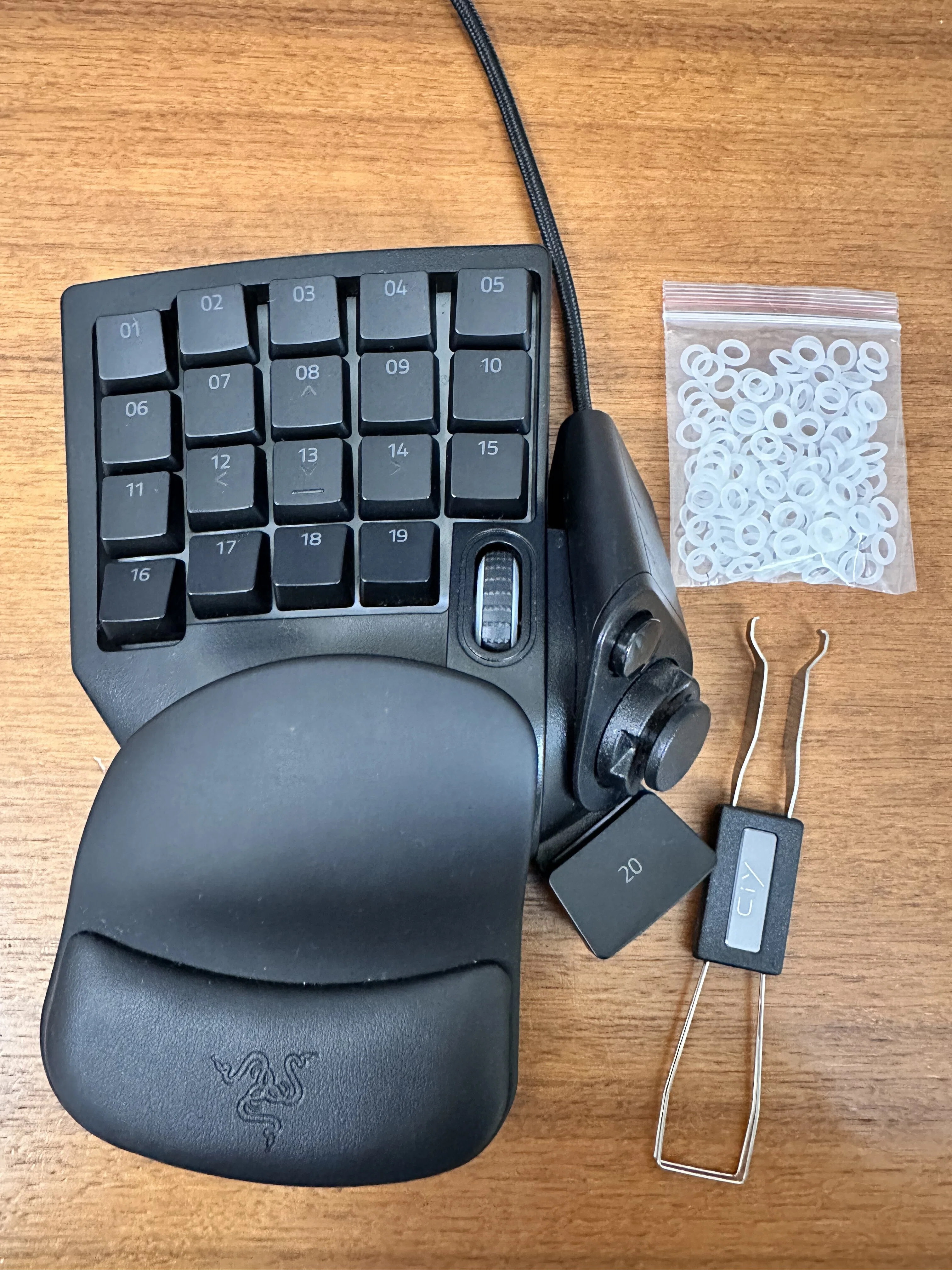 左手デバイス】Razer Tartarus V2のカチカチ音を消しました｜あぴ