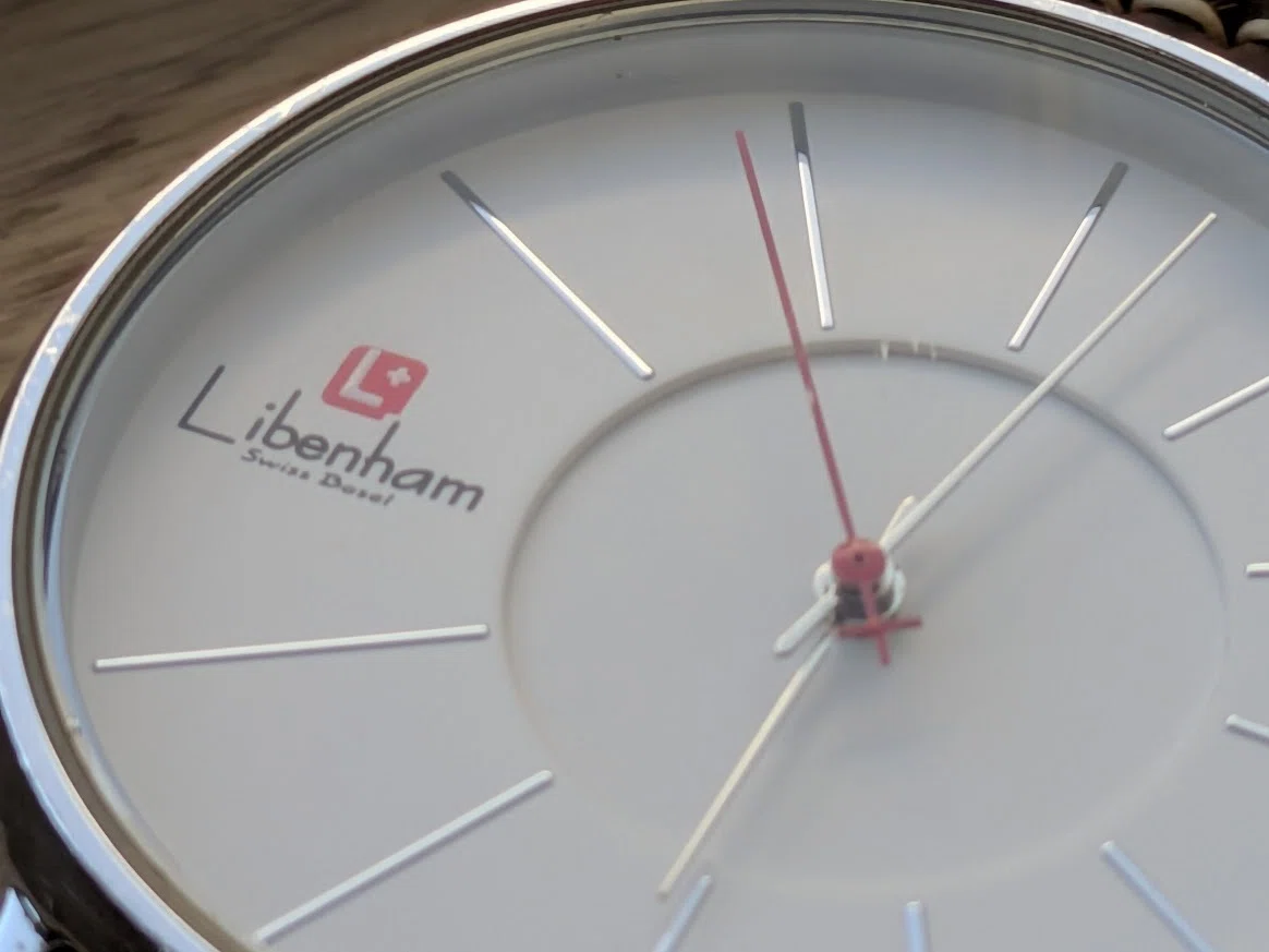 Libenham(リベンハム)/LH-90032/ゴールド×レッド No.216 | Libenham | LH-90032 | 針がオフセットされている時計｜と