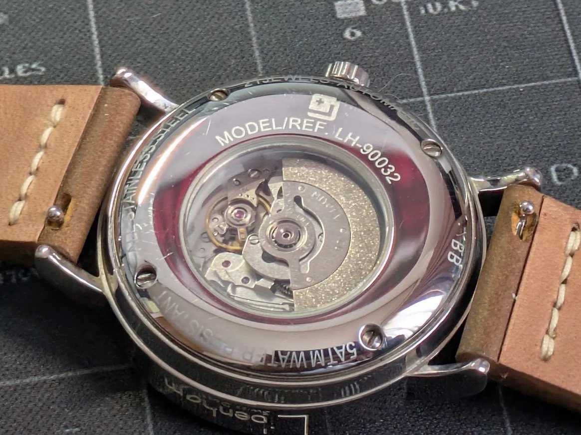No.216 | Libenham | LH-90032 | 針がオフセットされている時計｜と