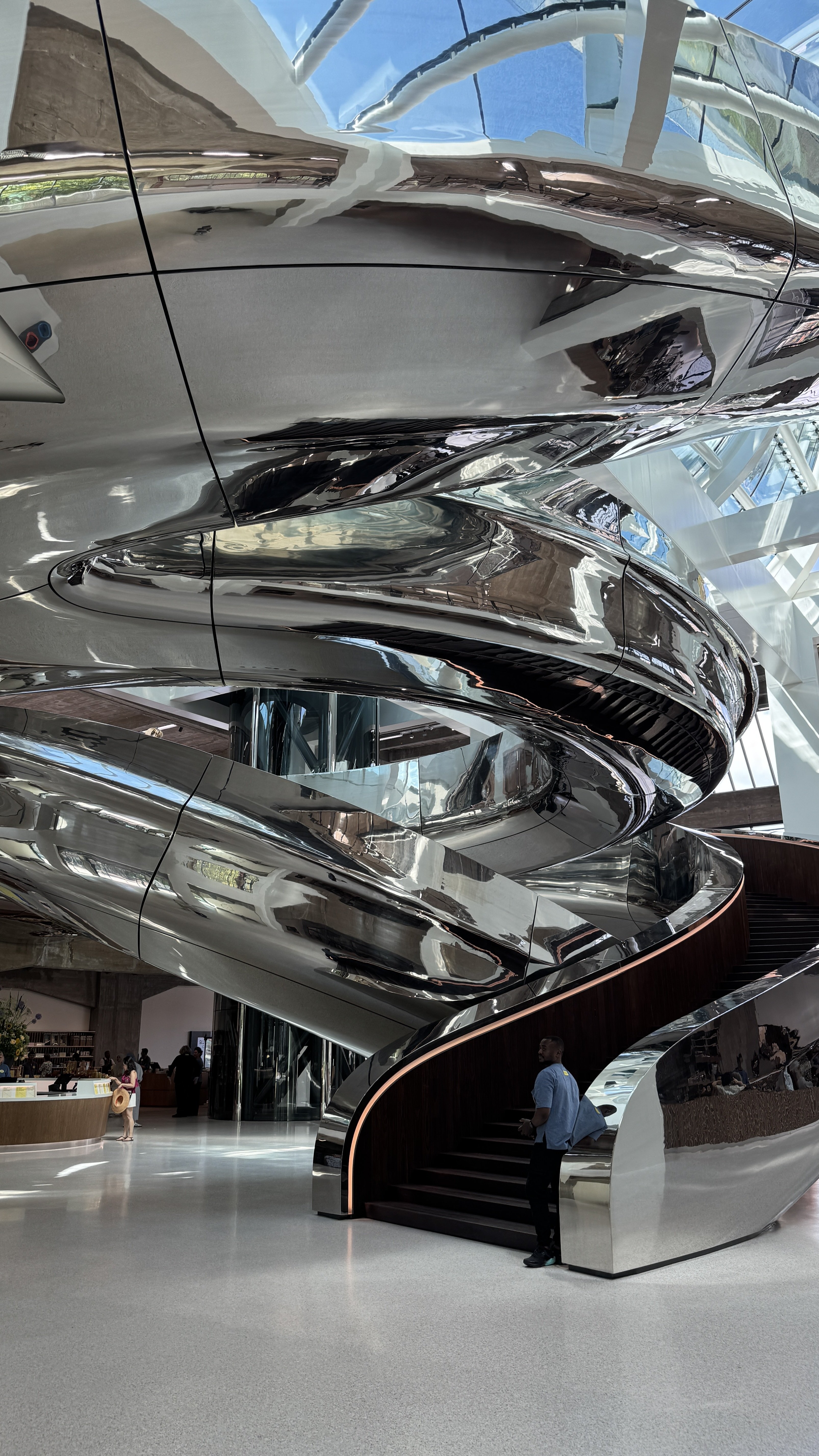 ロッテルダムに“金属の雲”が降りた日──Fenix Museumで見た未来都市の