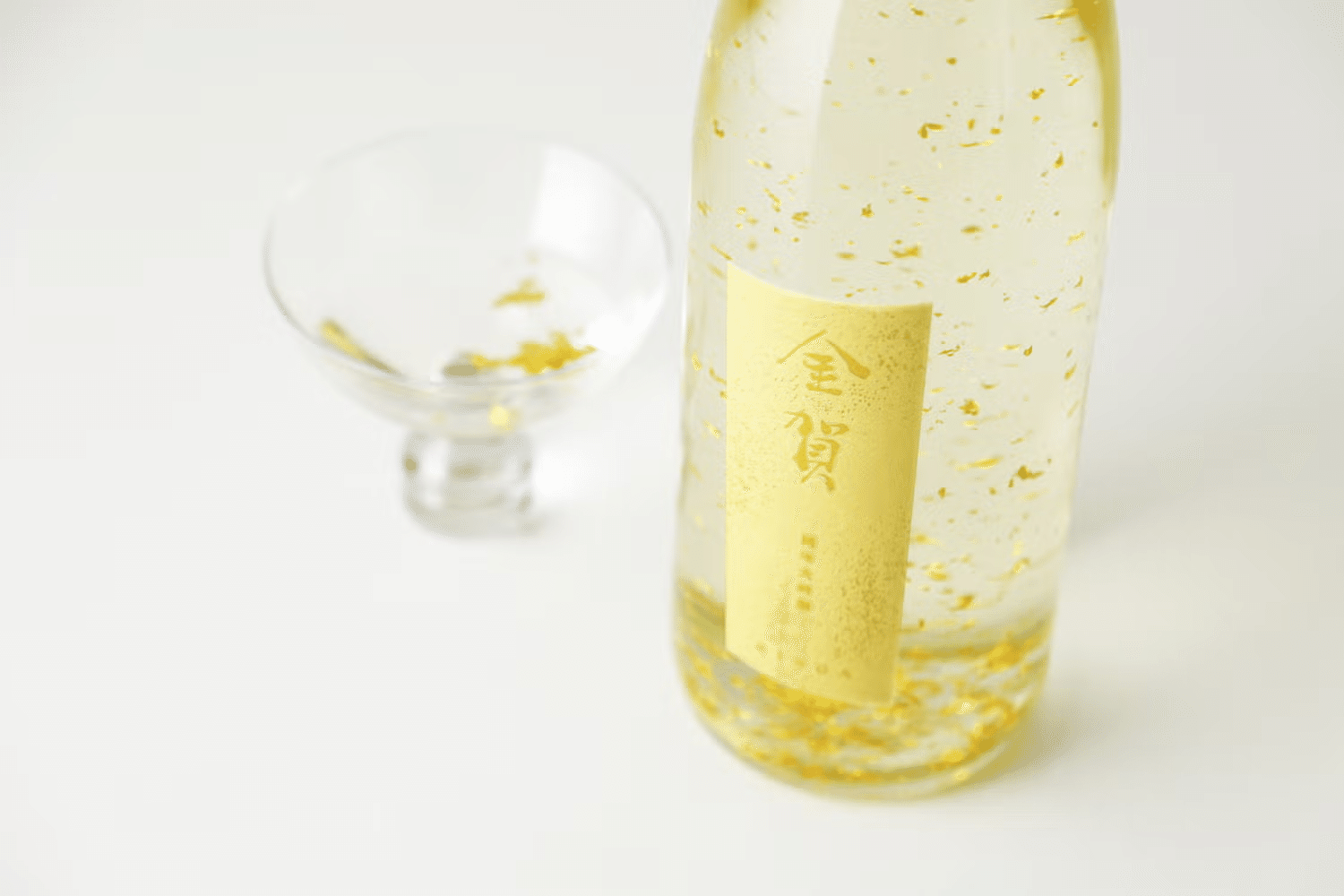 新年を“金箔入りの日本酒”で祝う。祝い酒「金賀 -KINGA-」が生まれた