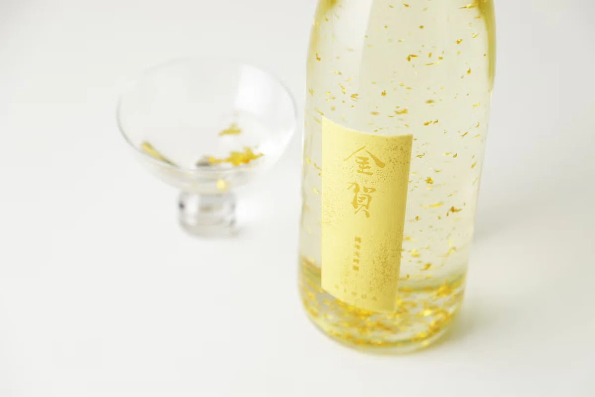新年を“金箔入りの日本酒”で祝う。祝い酒「金賀 -KINGA-」が生まれた