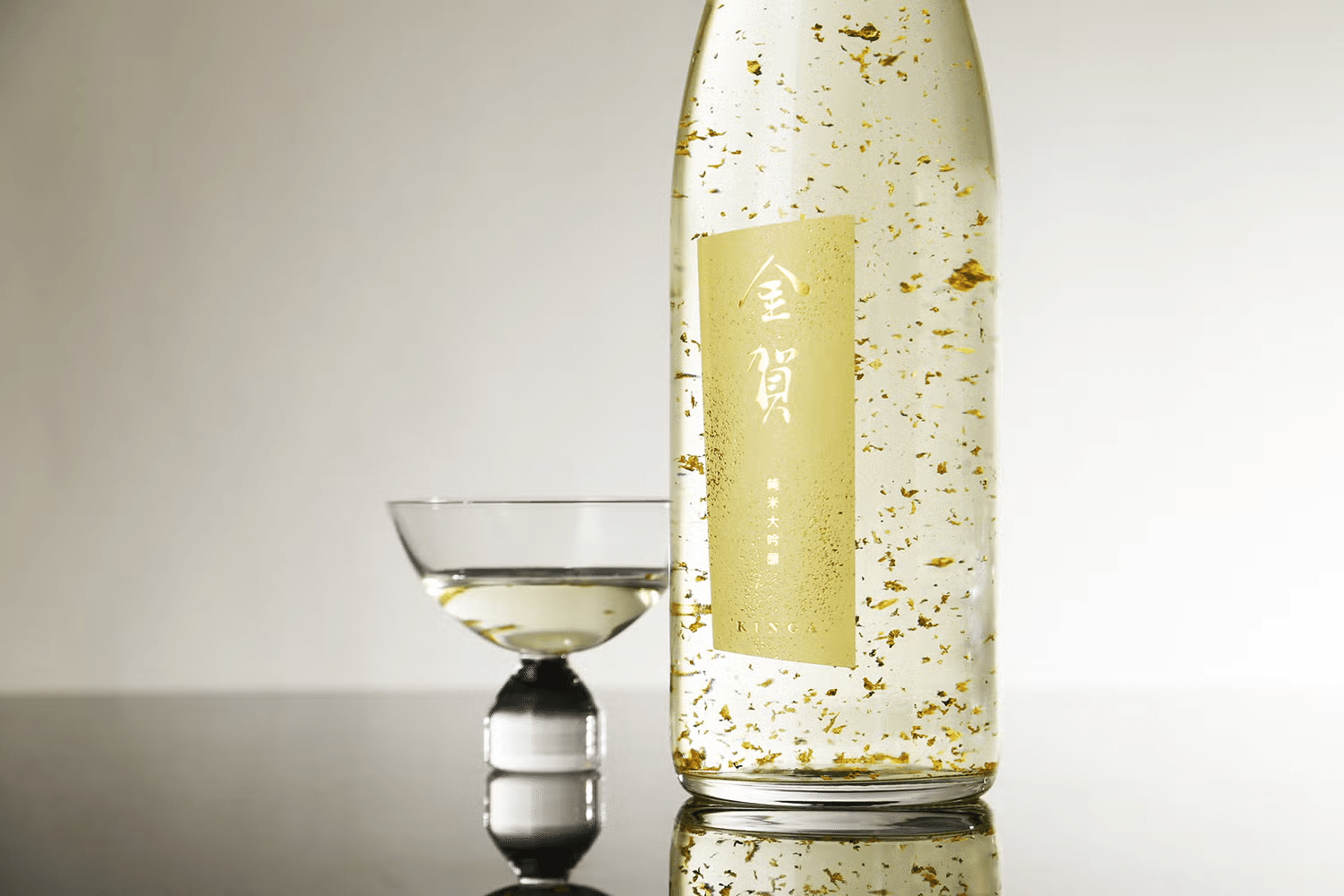 新年を“金箔入りの日本酒”で祝う。祝い酒「金賀 -KINGA-」が生まれた