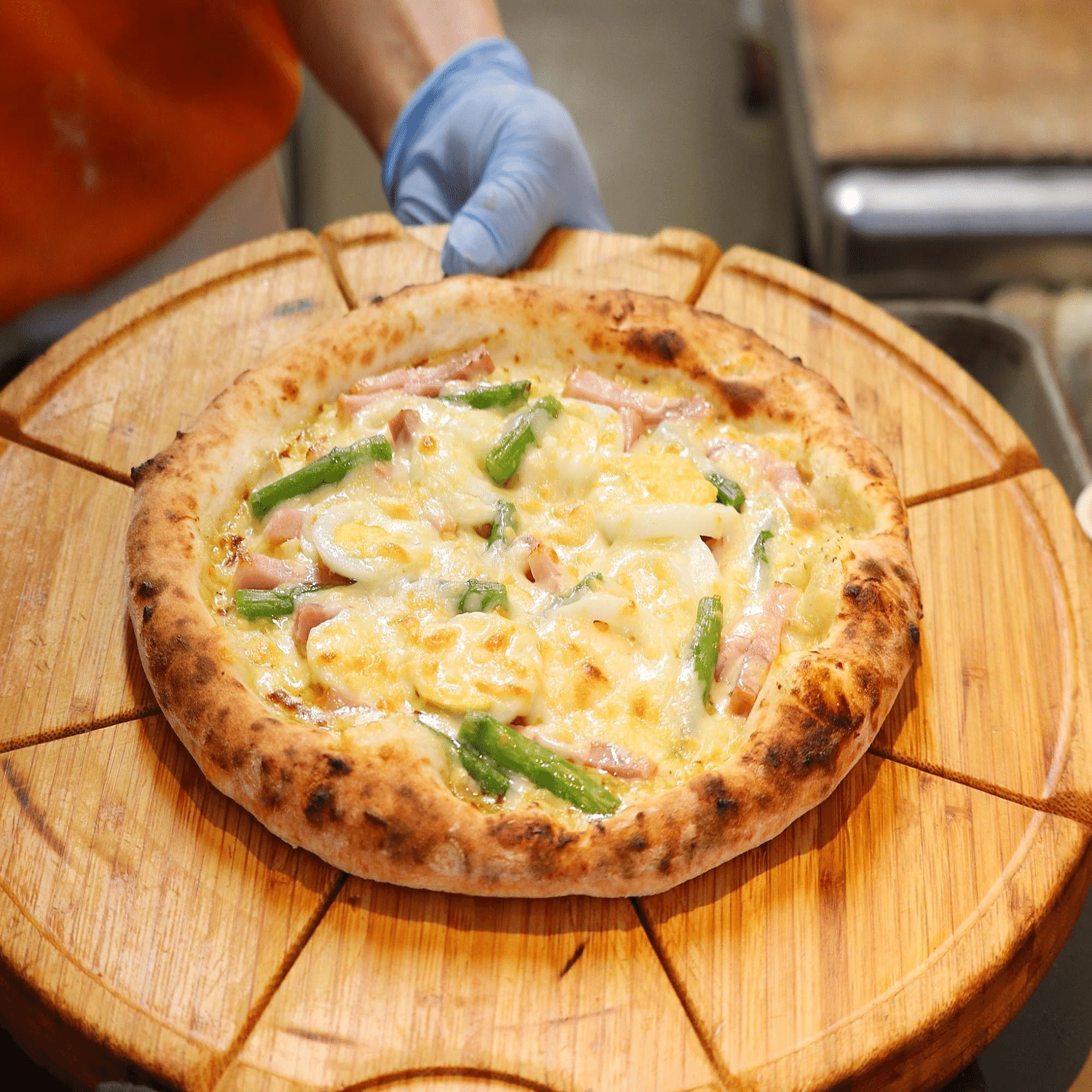 朝から行列する一軒家パン屋」売り場からどんどん消えていく「地養卵の絶品クリームパン250円」『パンステージ・リップル』｜ころんころ