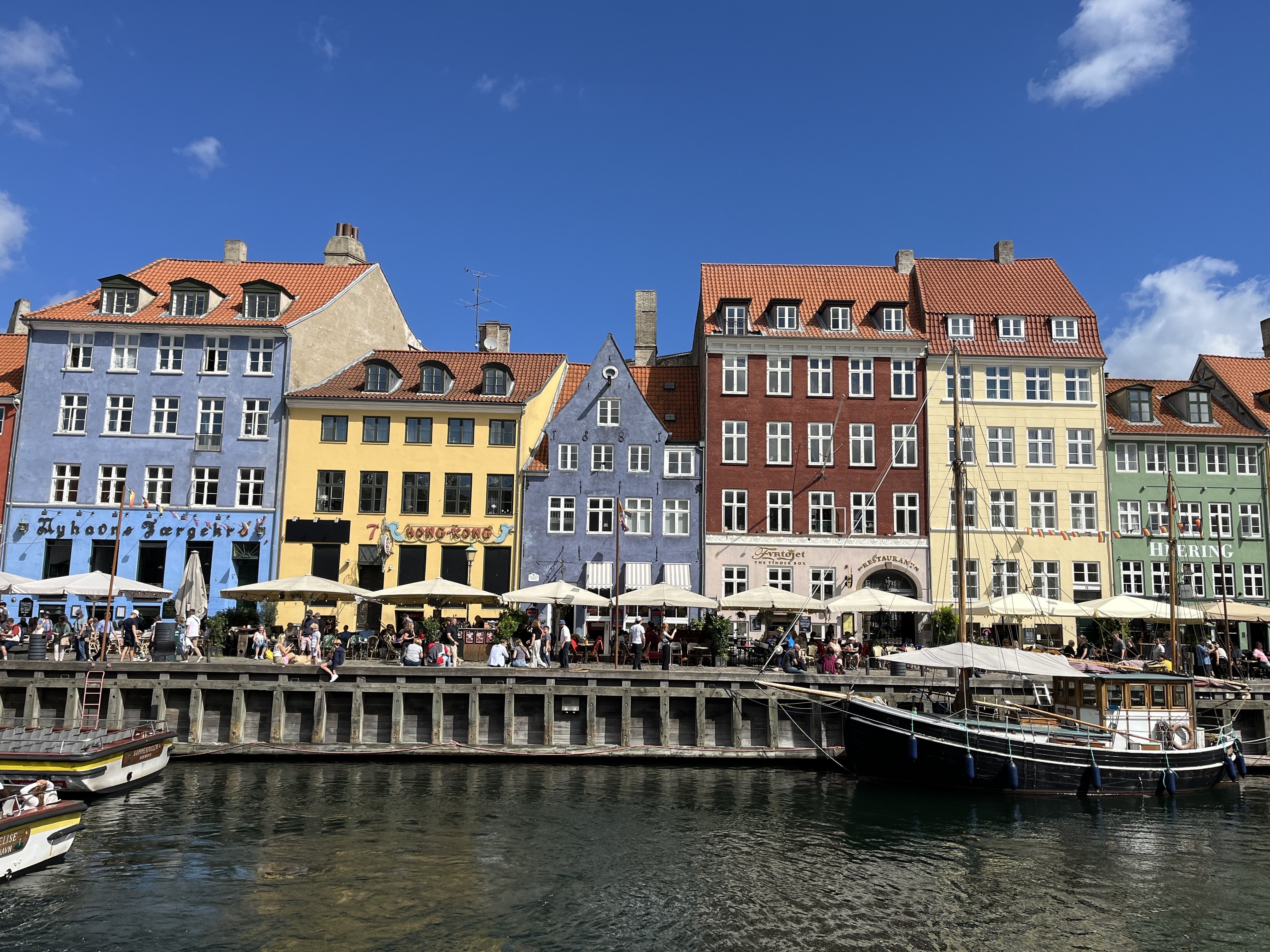 海外ひとり旅inデンマーク🇩🇰】カラフルな建物を眺めながらランチ