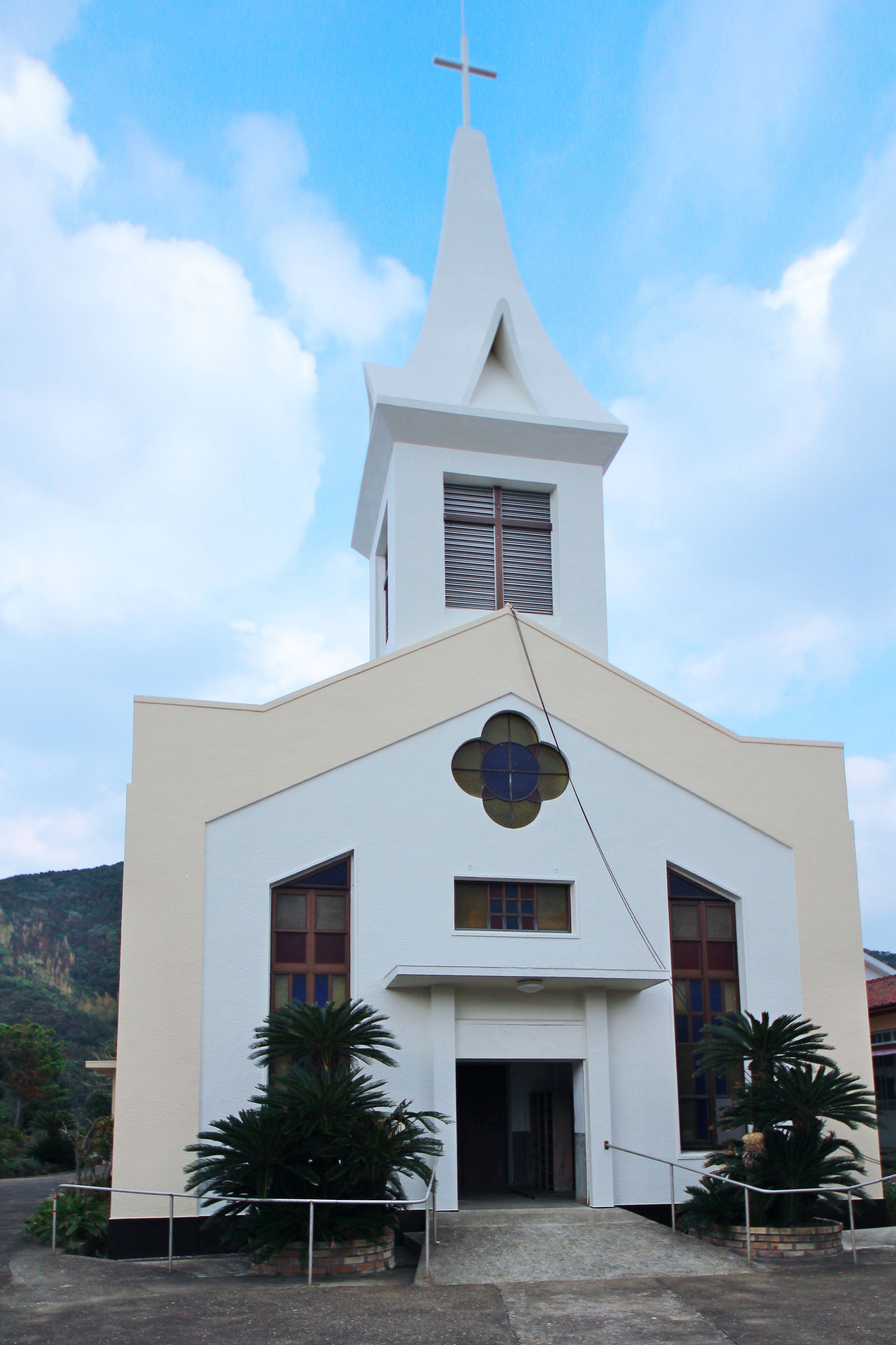 五島列島カトリック教会巡礼4 奈留島の教会｜旅する巡礼者