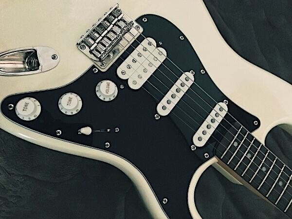 ハードテイルのストラト「Squire Classic Vibe '70s Stratocaster HT