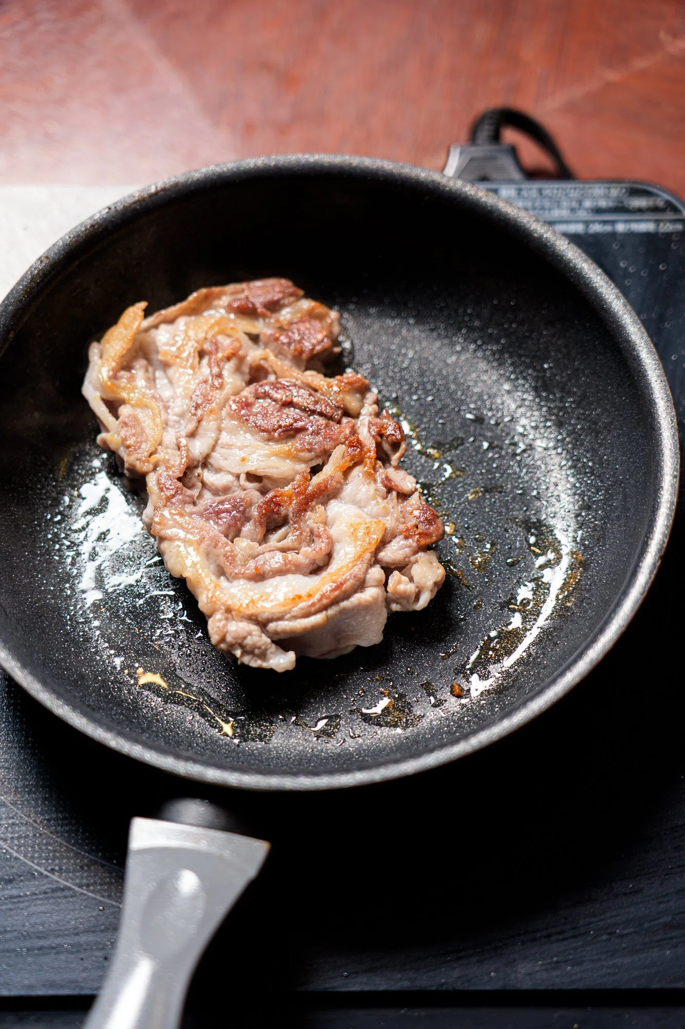 豚肉だいすきページ 立体焼き」した豚肉をドカンと使用！ 稲田俊輔監修《ペヤング豚