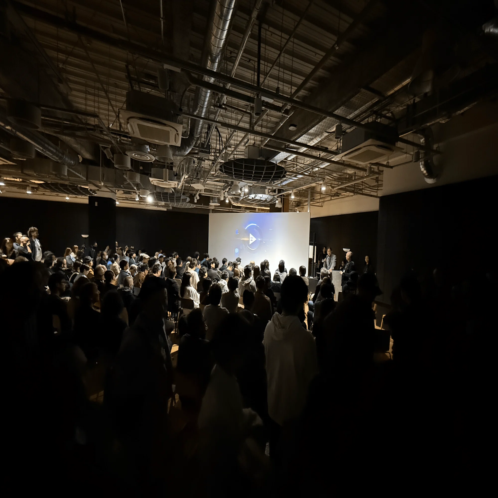 アイキューマガジンVol.18 特集「AI国際映画祭」 - AIが「おもちゃ