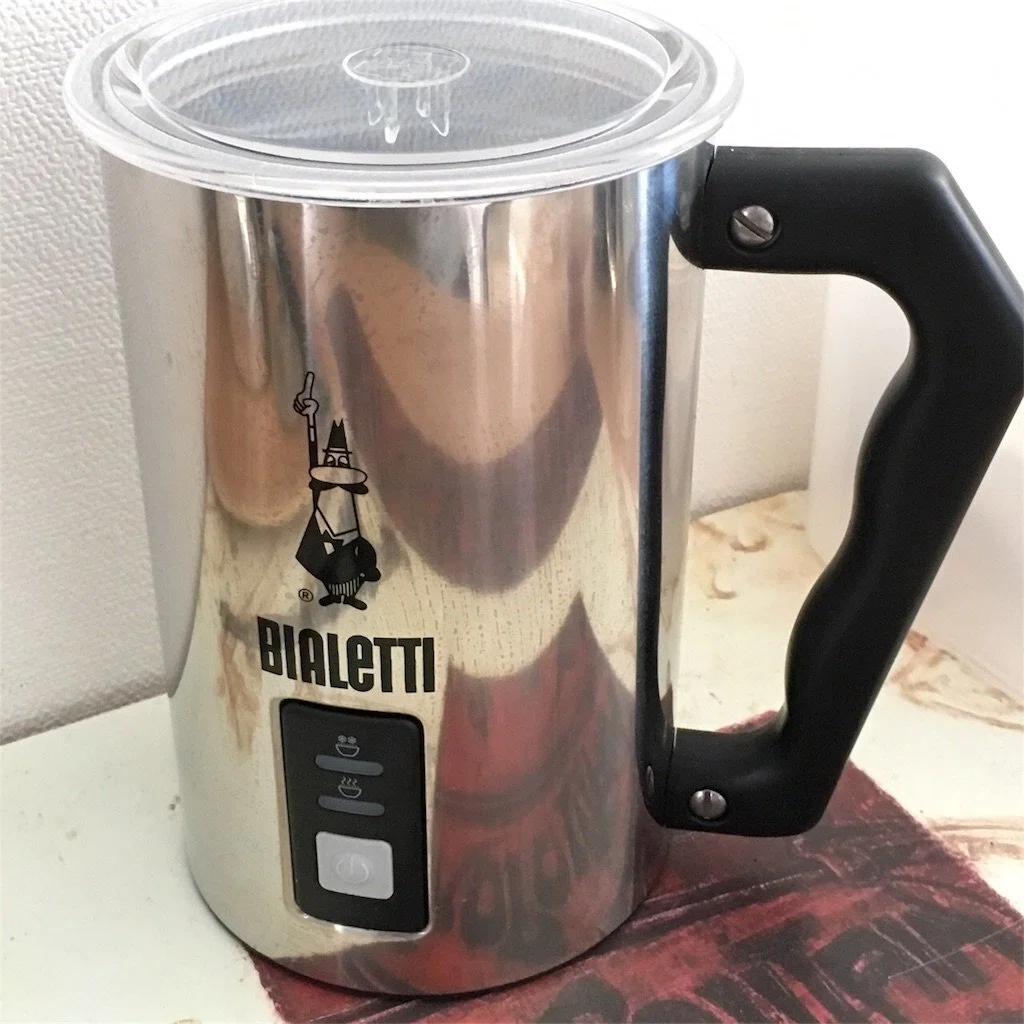 自宅で美味しいカフェラテを作る。ビアレッティ ミルクフローサーの