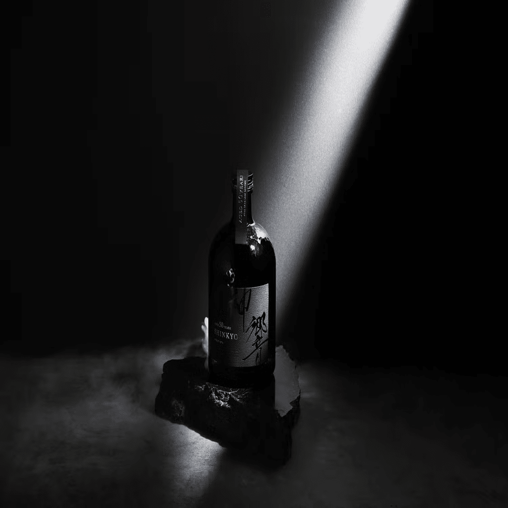 愛媛県の蔵から発掘されたのは、半世紀を生きた秘蔵酒だった。11万円の