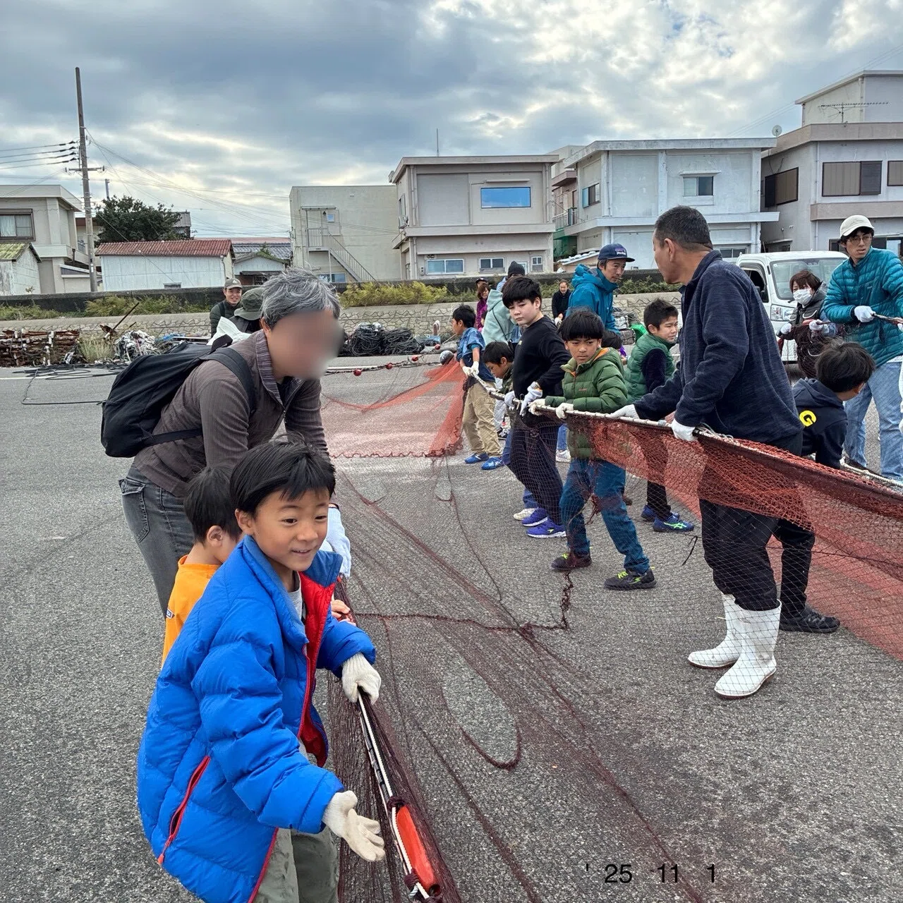 あそびむしクラブ｜地引き網漁と漁師メシ「みんなで引こう海の宝探し