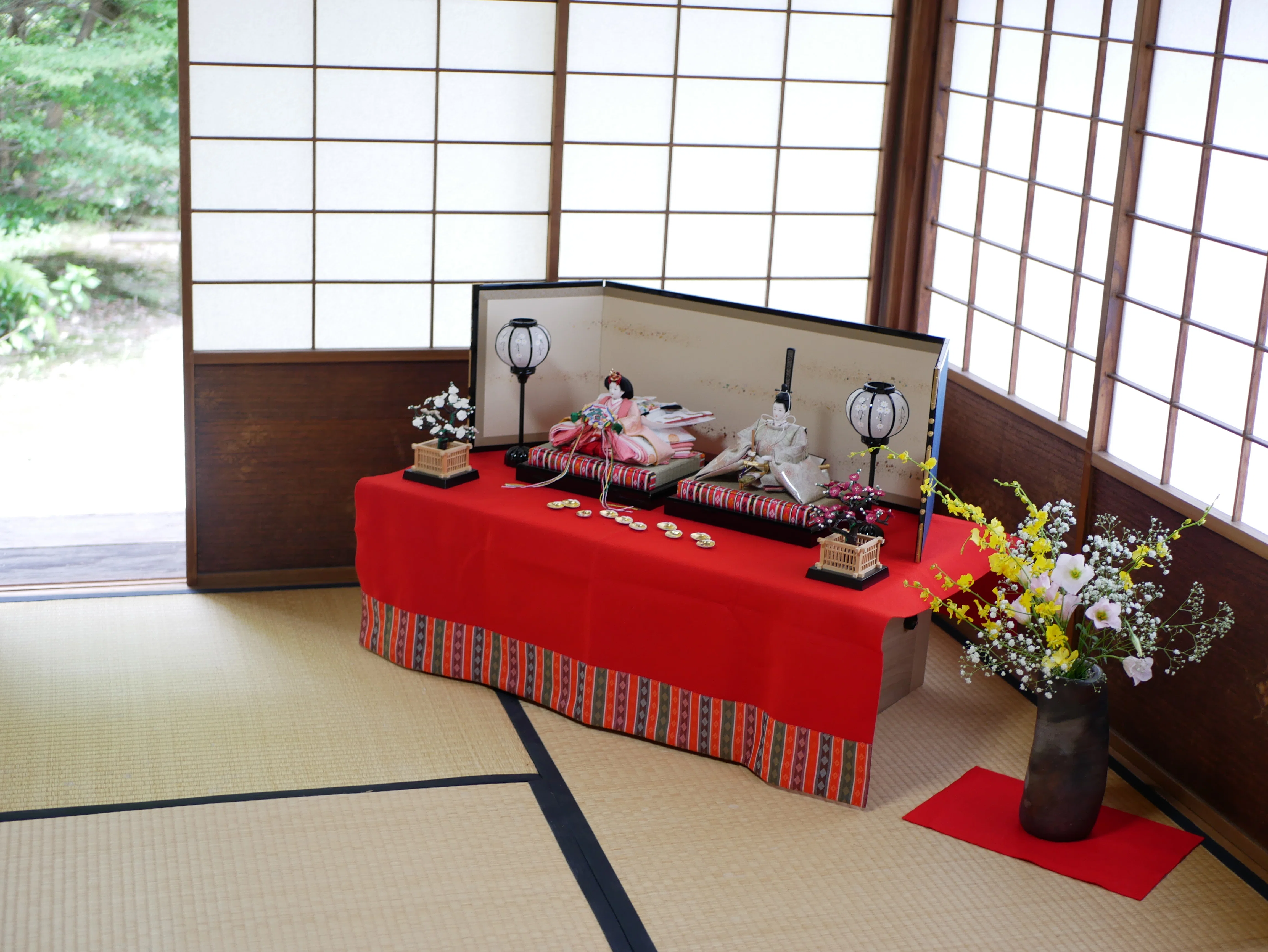 ひな祭りを〈寿ぐ〉小物たち｜大西人形五代目の、節句の作法。