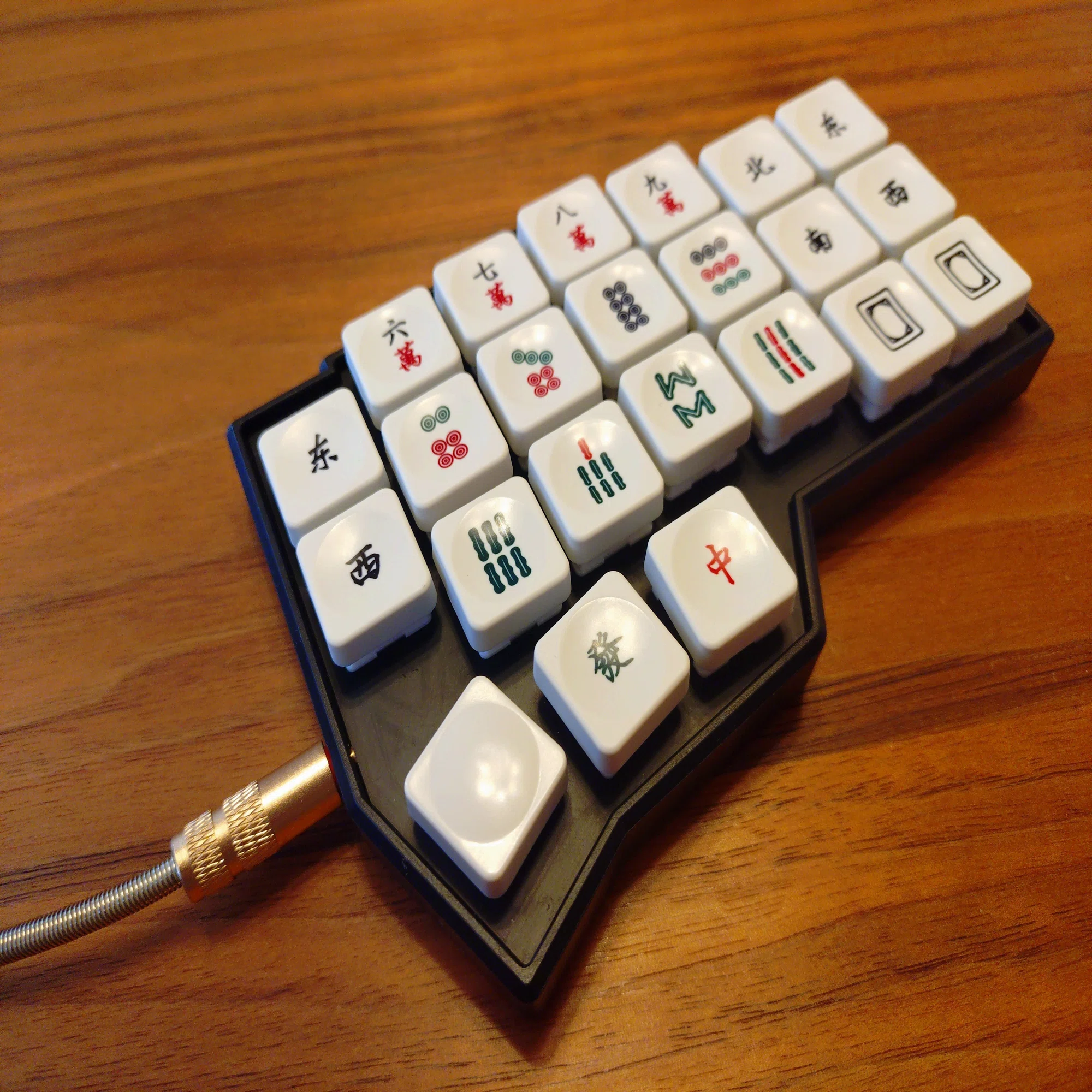 Cornix】キーキャップを変更してみた【分割キーボード】｜vc_archet 