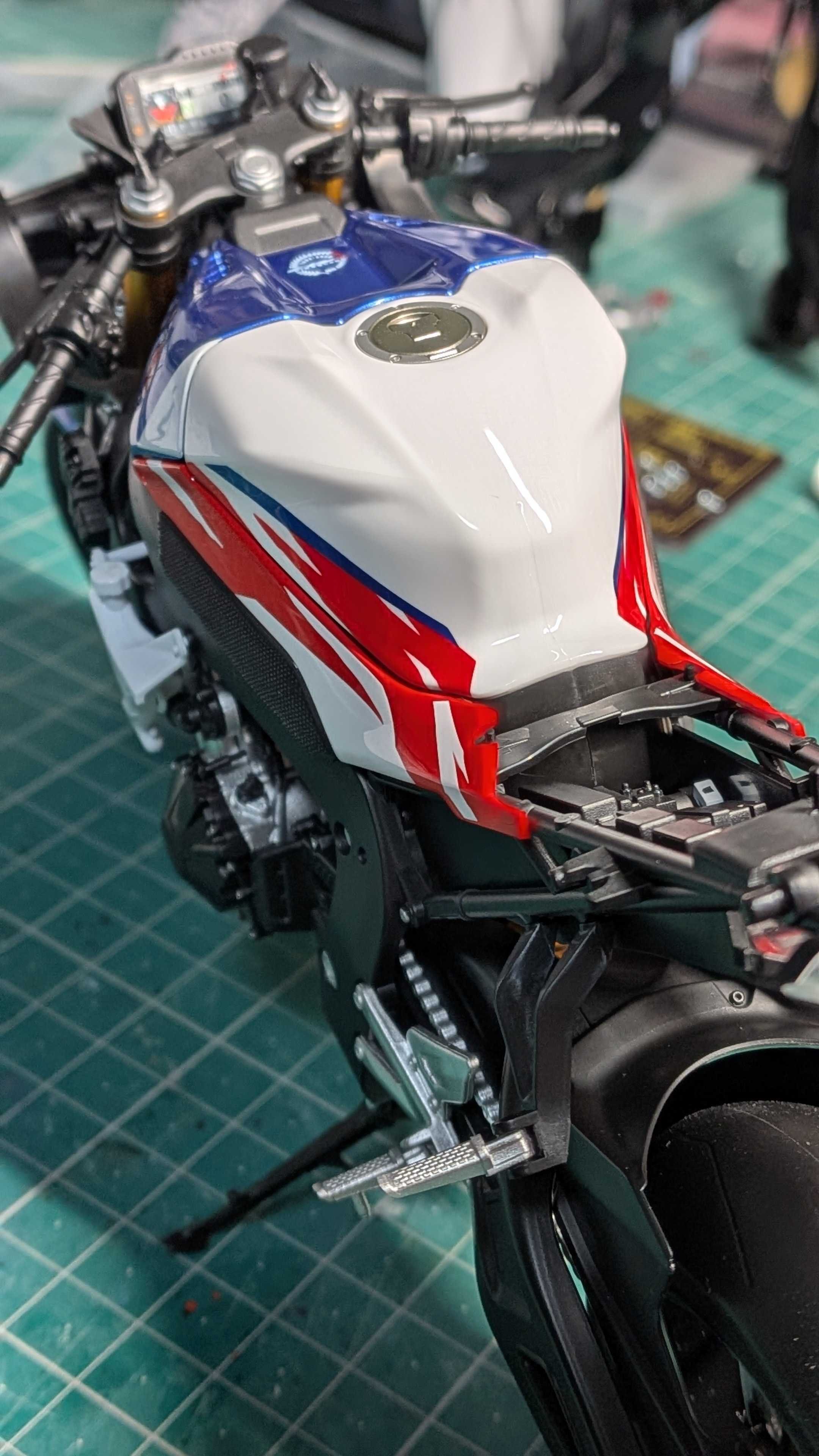 製作記4】MagicFactory CBR1000RR-R ファイヤーブレード SP 30th