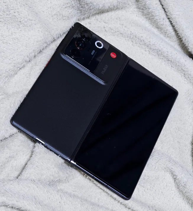 nubia foldを買いました｜ゲーム好きな豚
