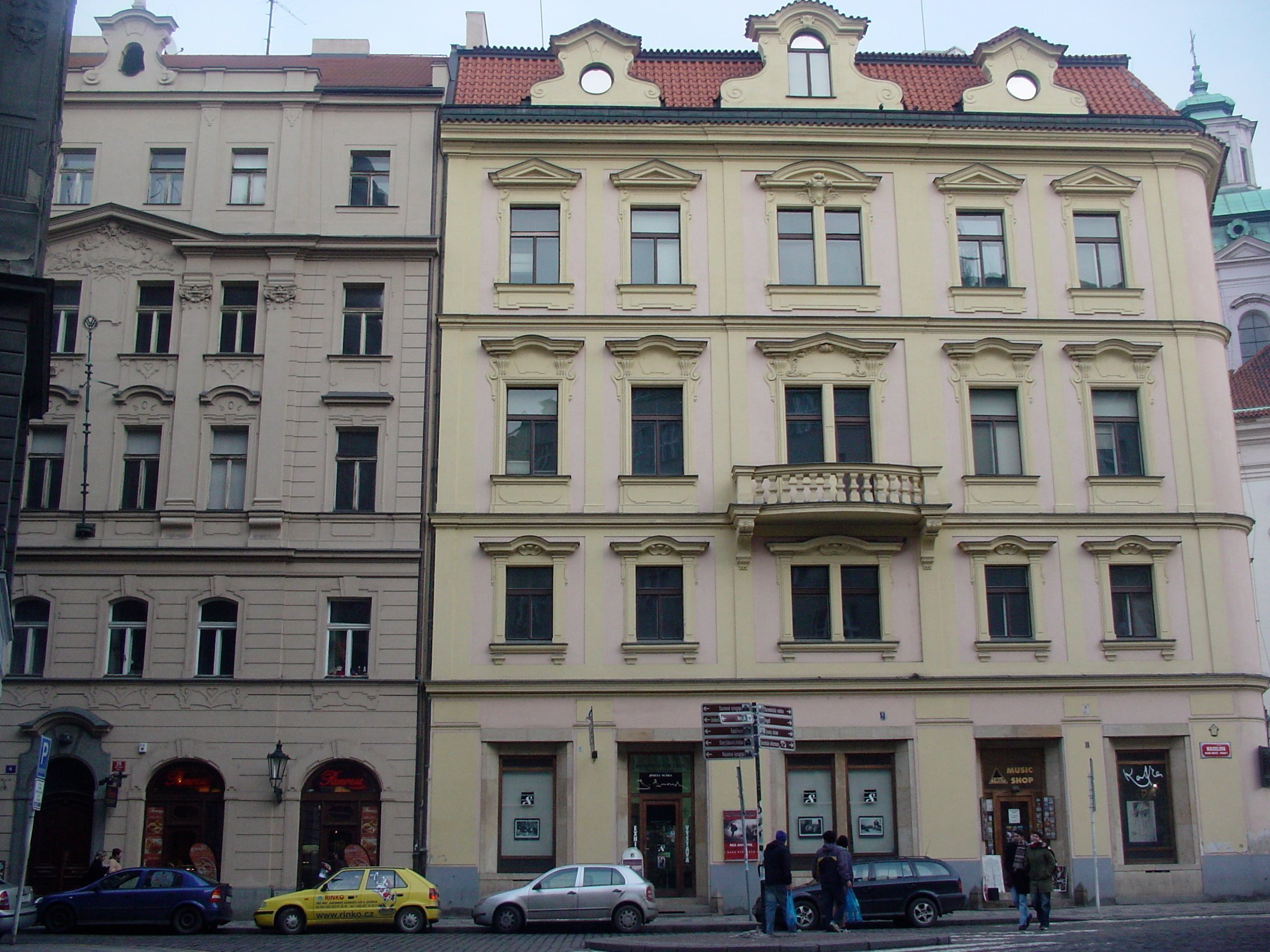 海外ひとり旅inチェコ🇨🇿】私なりの街歩きの楽しみ方 | プラハの石畳