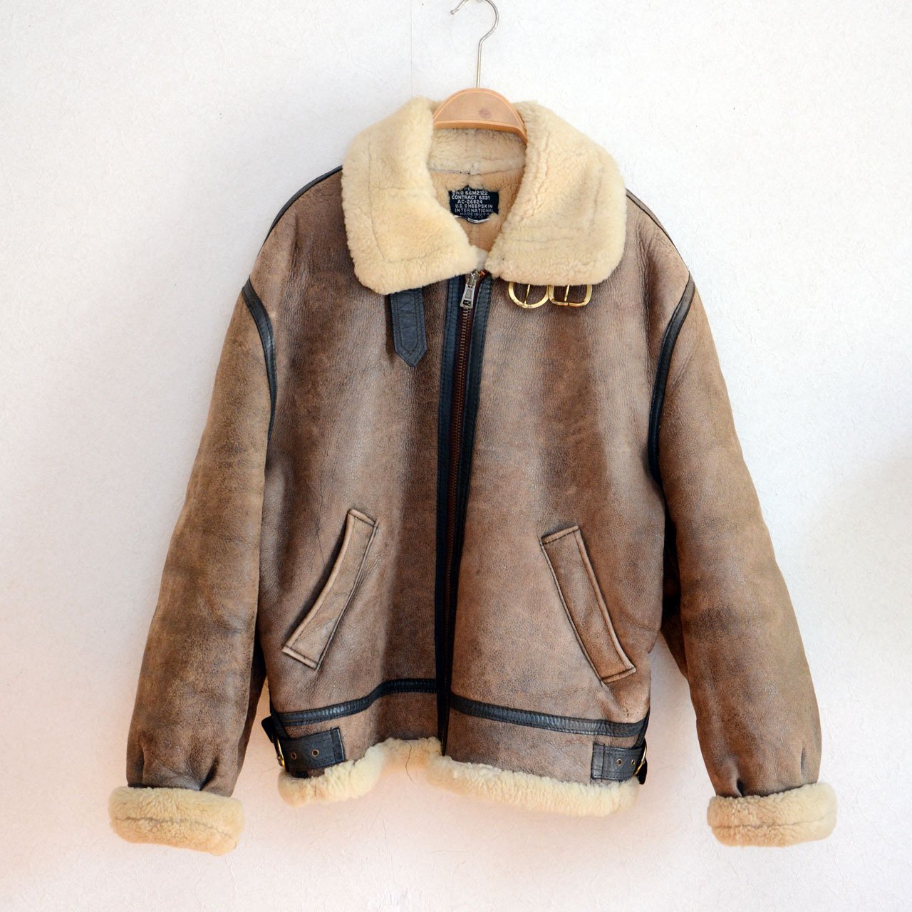 本物の迫力を纏う。US SHEEPSKIN 1980s B-3ムートンフライトジャケット