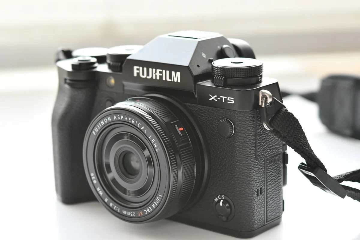 レビュー】富士フイルム XF23mmF2.8 R WR｜待ち焦がれていた「96g」の 