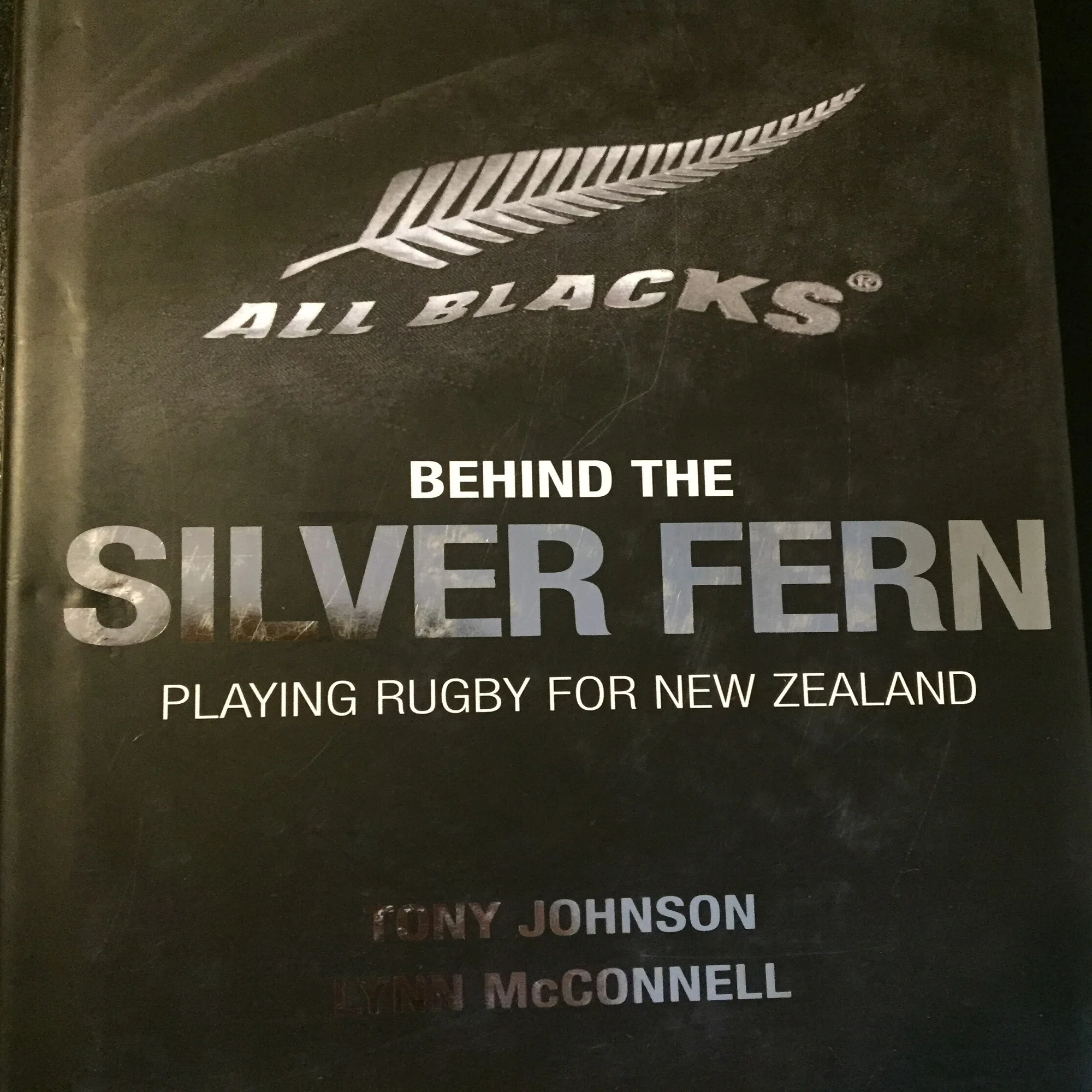 書評＞“Behind the SLVER FERN, Playing rugby for New Zealand 